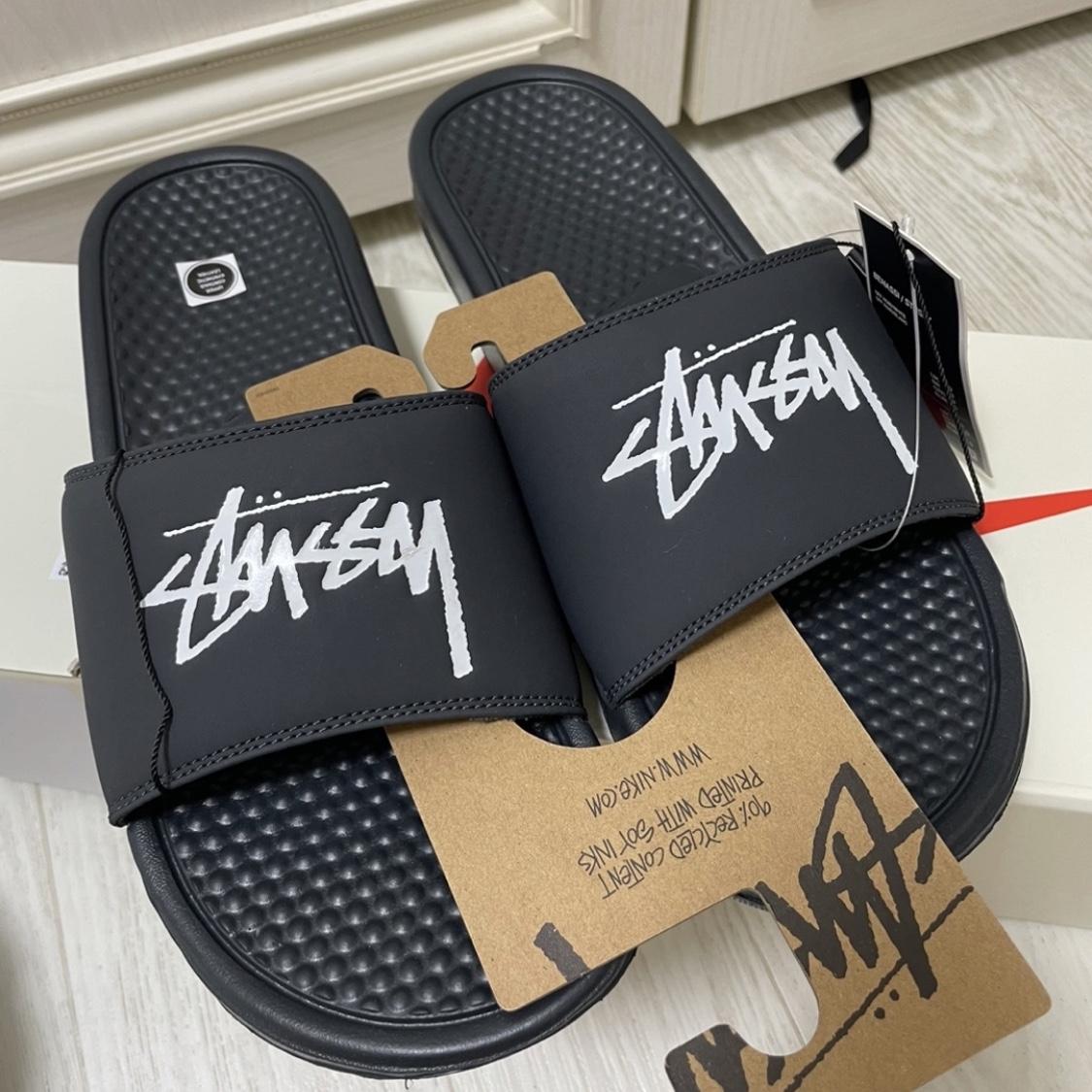 Nike x Stussy Benassi Slide Off Noir 착용 스타일 - 2