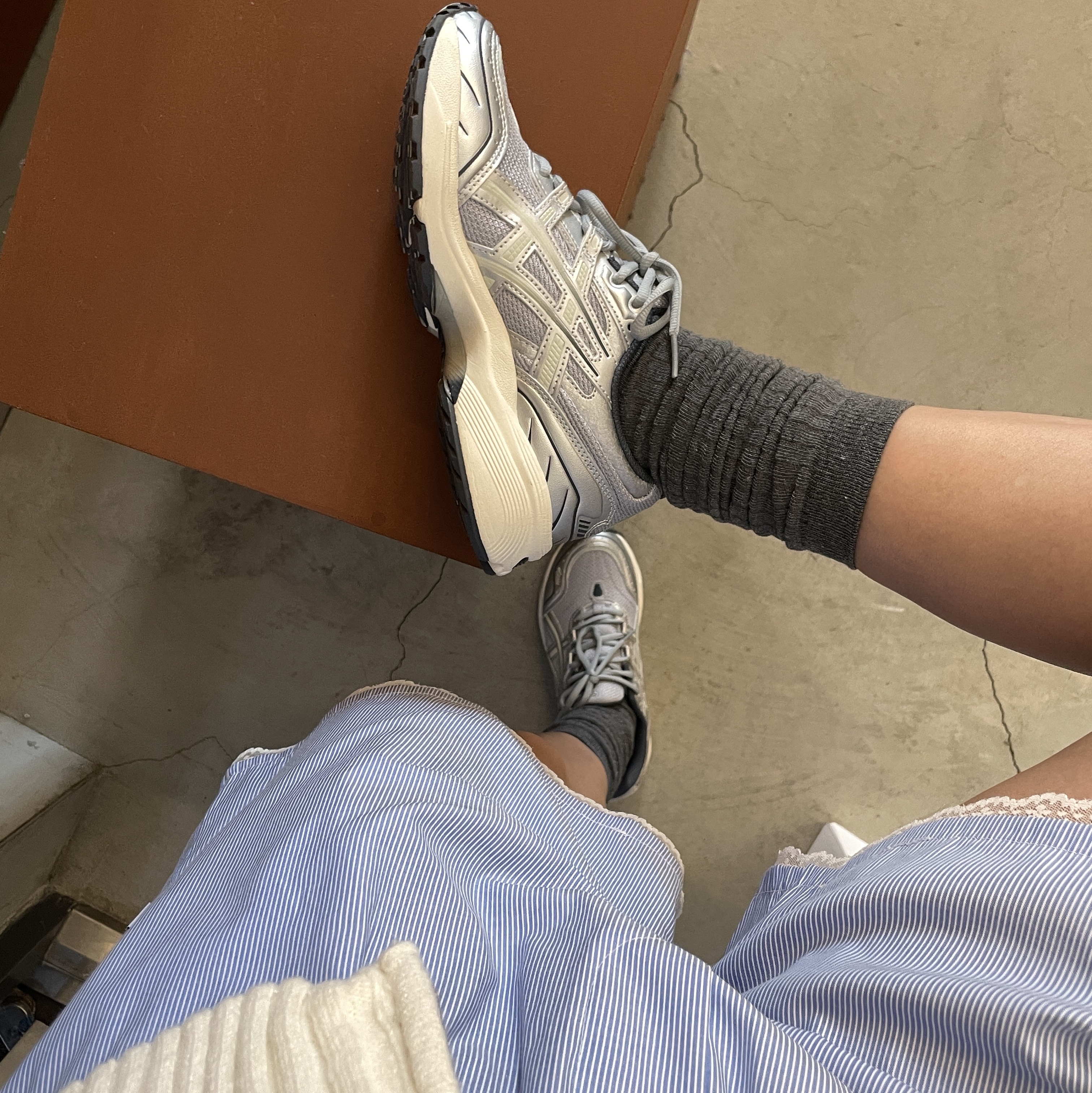 Asics Gel-1090 Piedmont Grey 착용 스타일 - 2