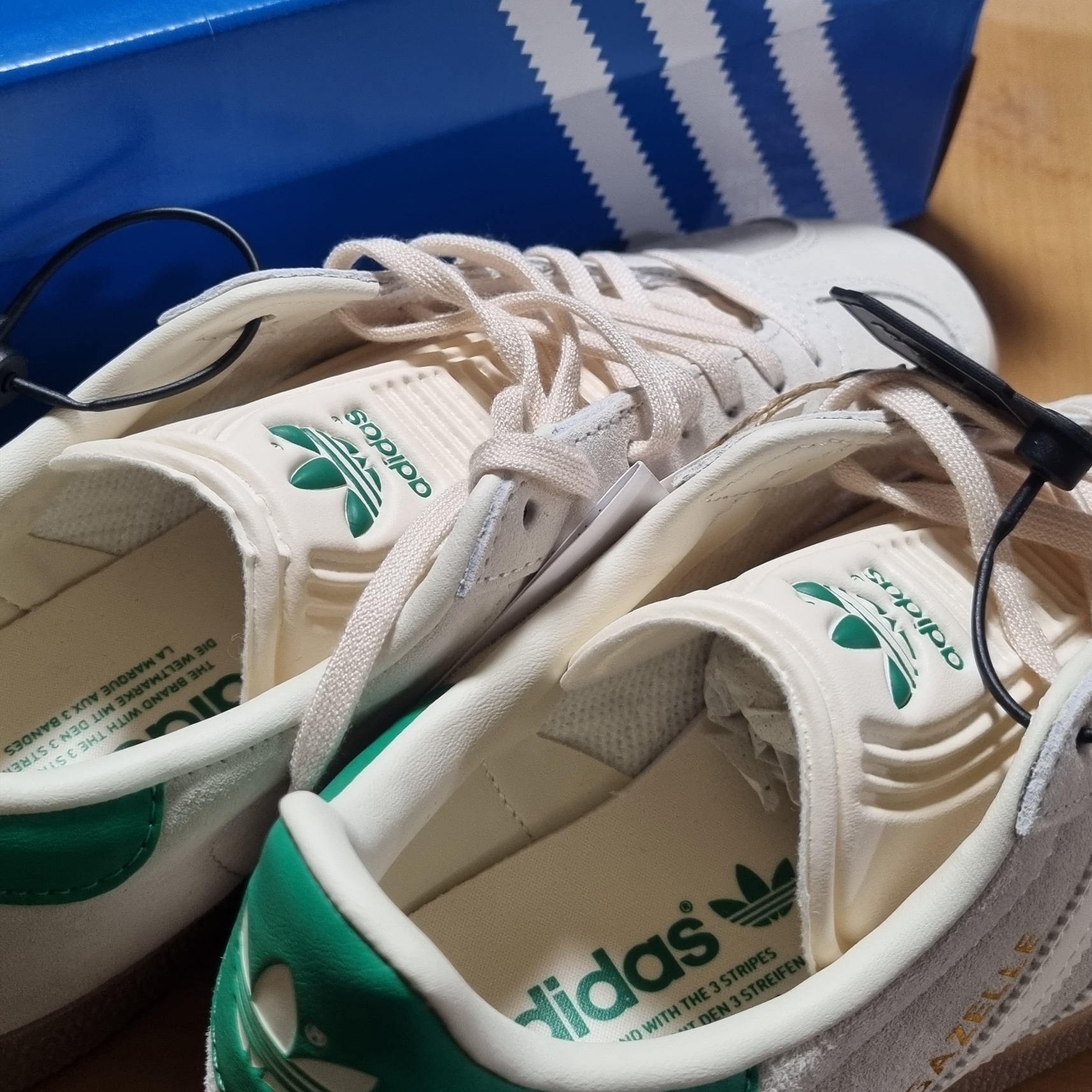 (W) Adidas Gazelle Wonder White Cream White 착용 스타일