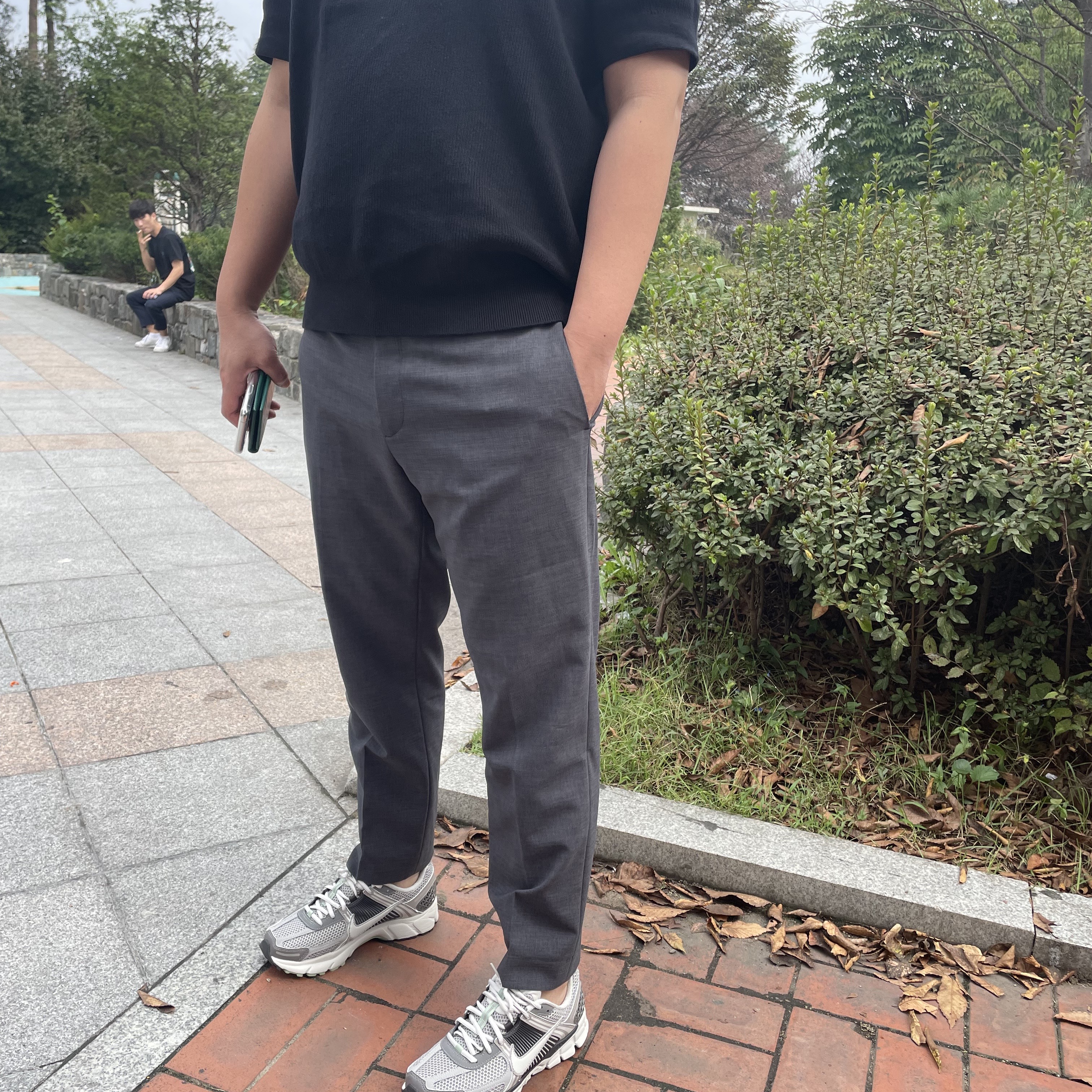 (W) Nike Zoom Vomero 5 Cobblestone and Flat Pewter 착용 스타일