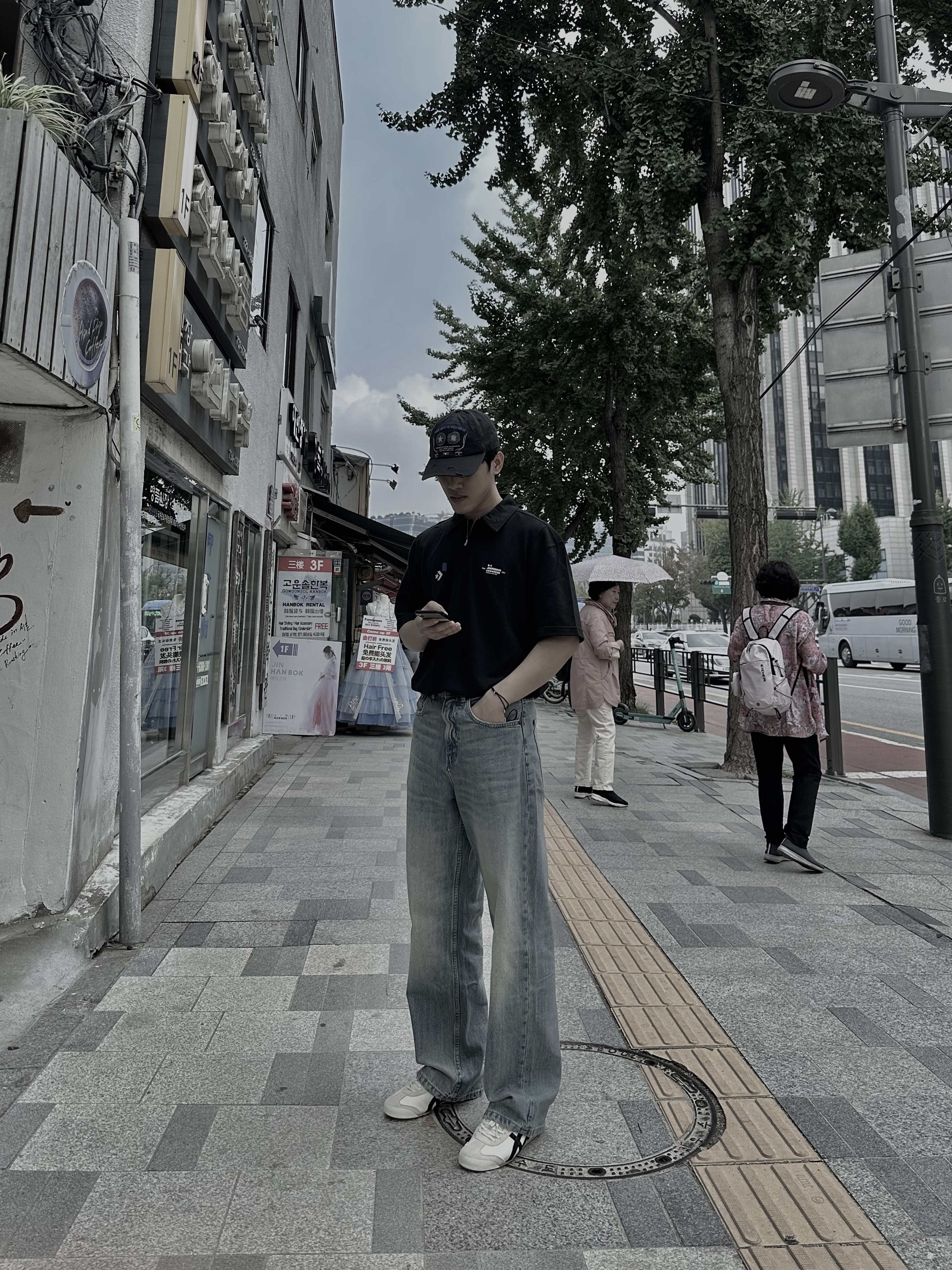 Converse x Ader Error Baseball Cap Black, Converse x Ader Error Shapes Polo Black 착용 스타일 - 5