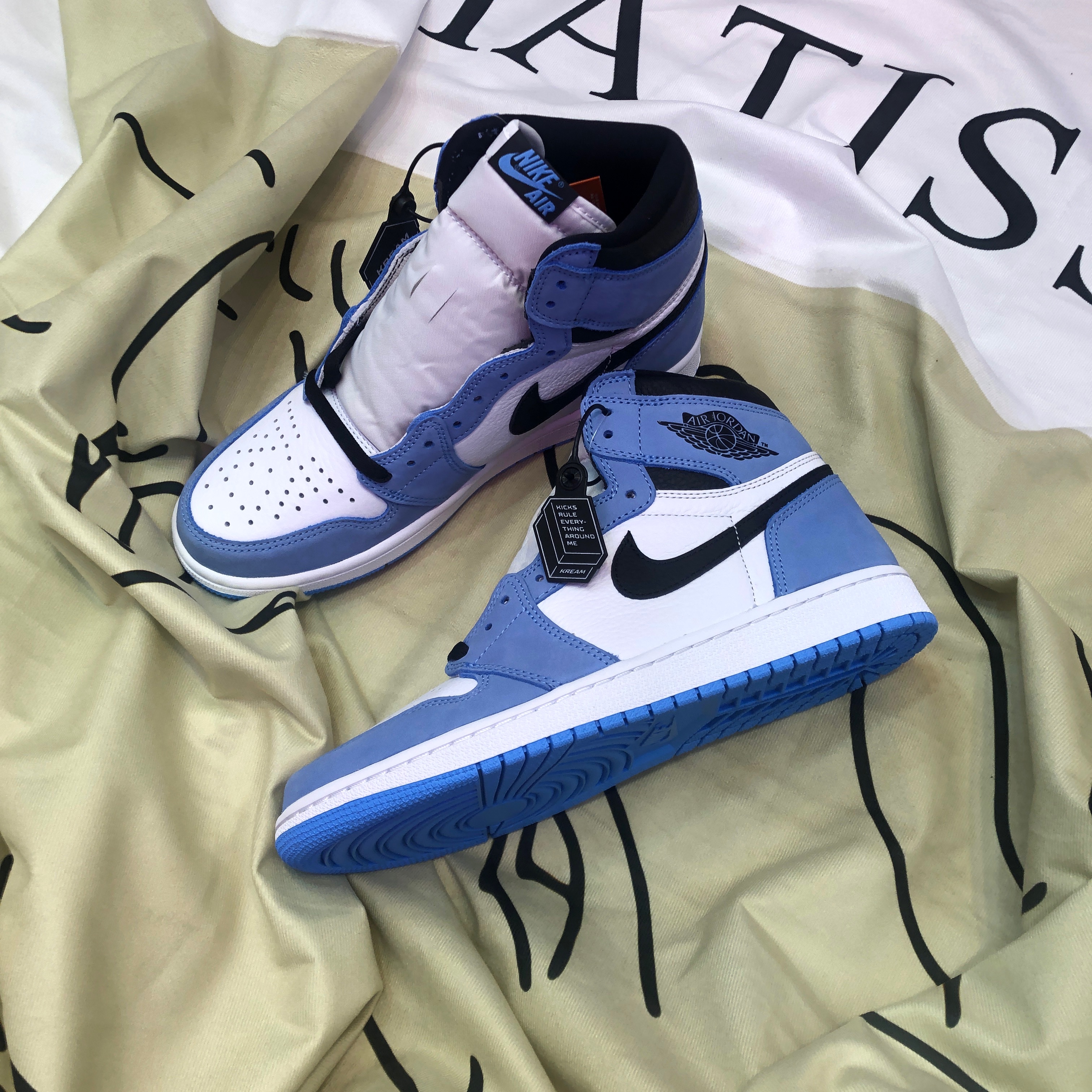 Jordan 1 Retro High OG University Blue 착용 스타일
