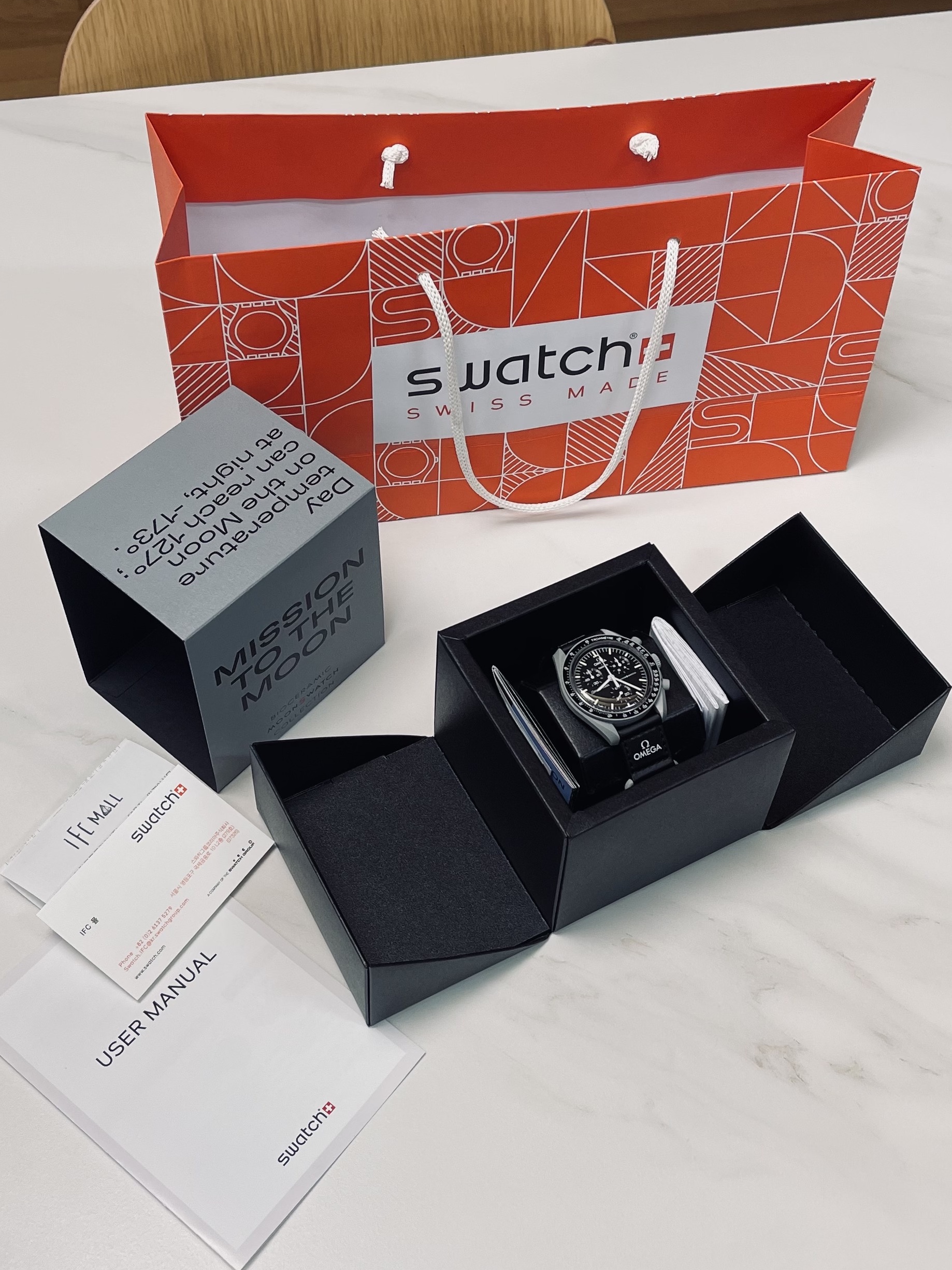 Swatch x Omega Bioceramic MoonSwatch Mission To The Moon 착용 스타일 - 2