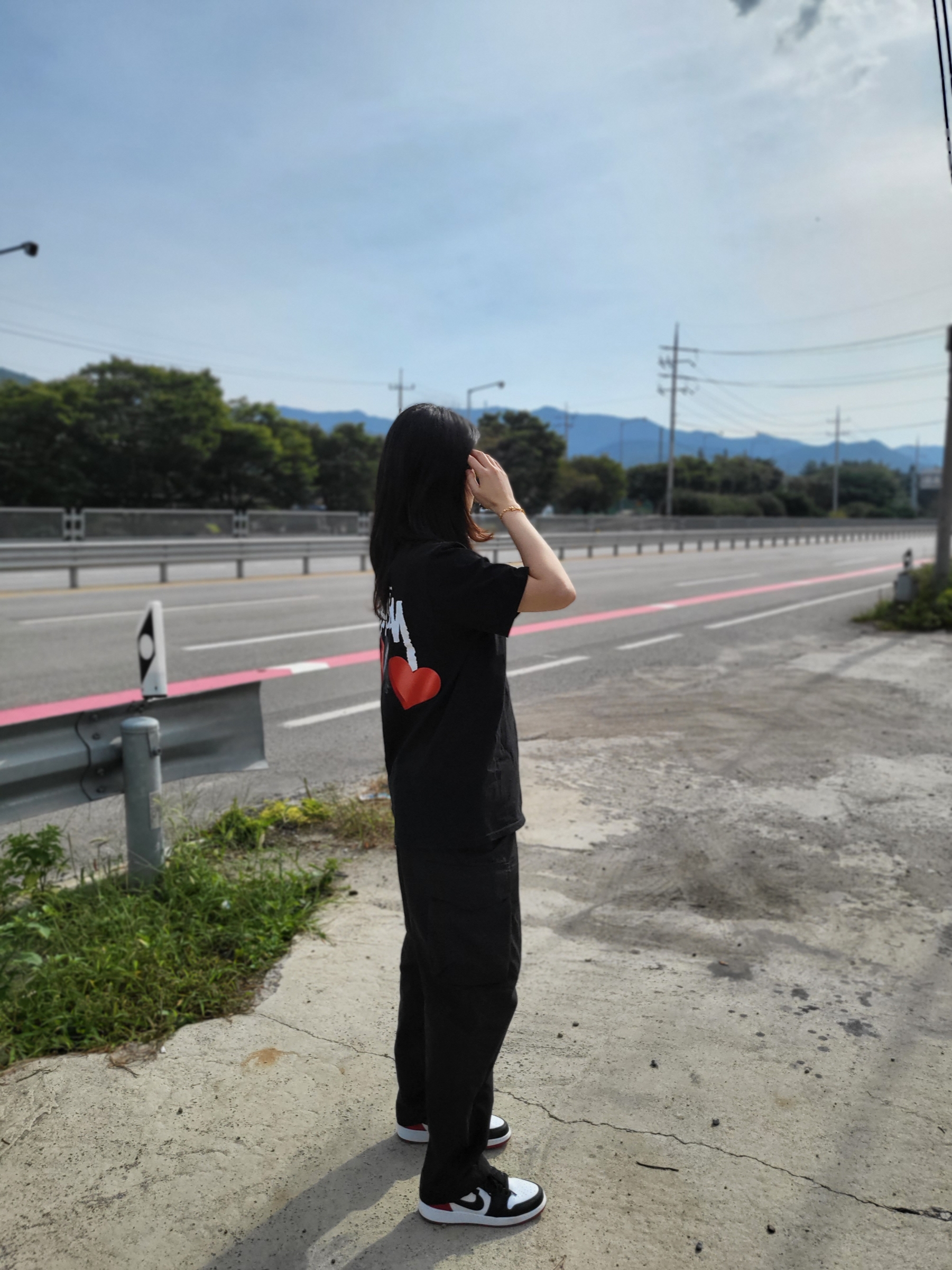 Stussy Suits T-Shirt Black, (GS) Jordan 1 Retro Low OG Black Toe 착용 스타일