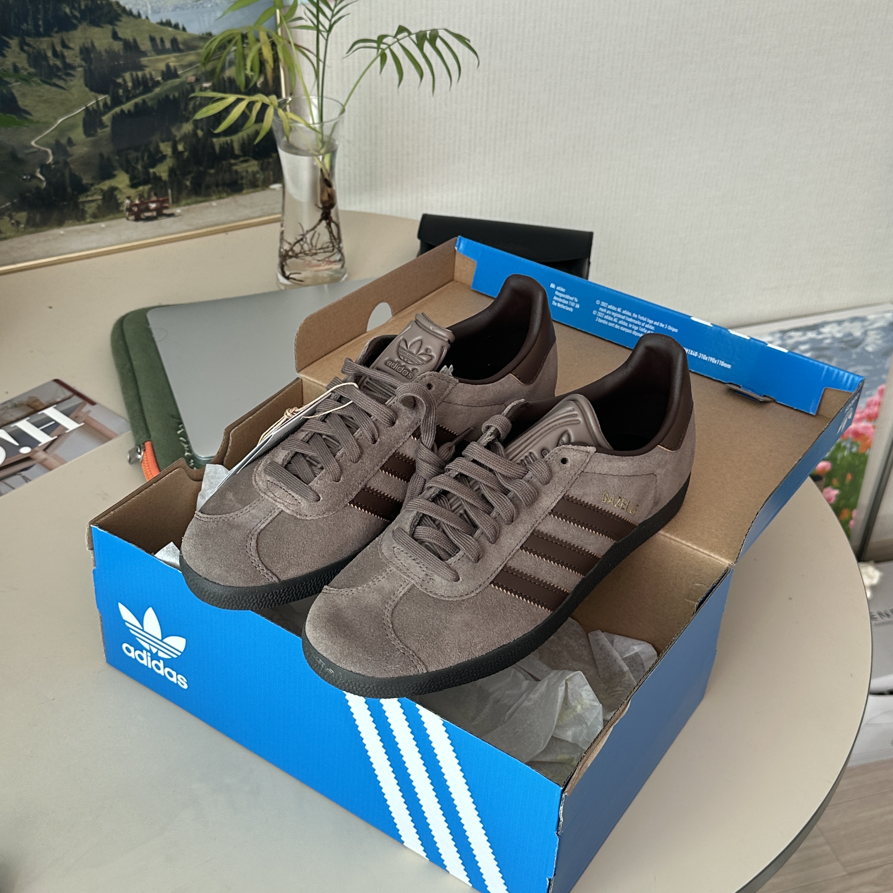 Adidas Gazelle Earth Strata Brown Gum 착용 스타일 - 2