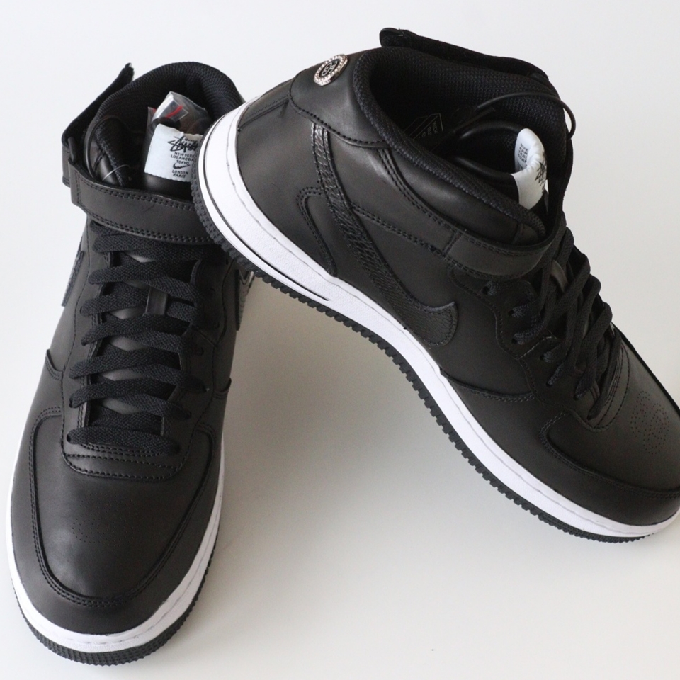 Nike x Stussy Air Force 1 '07 Mid SP Black 착용 스타일 - 2