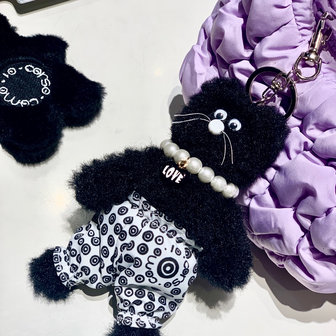 Monamhee x 10 Corso Como Bianco Keyring Black, COS Quilted Micro Bag Purple 착용 스타일 - 5