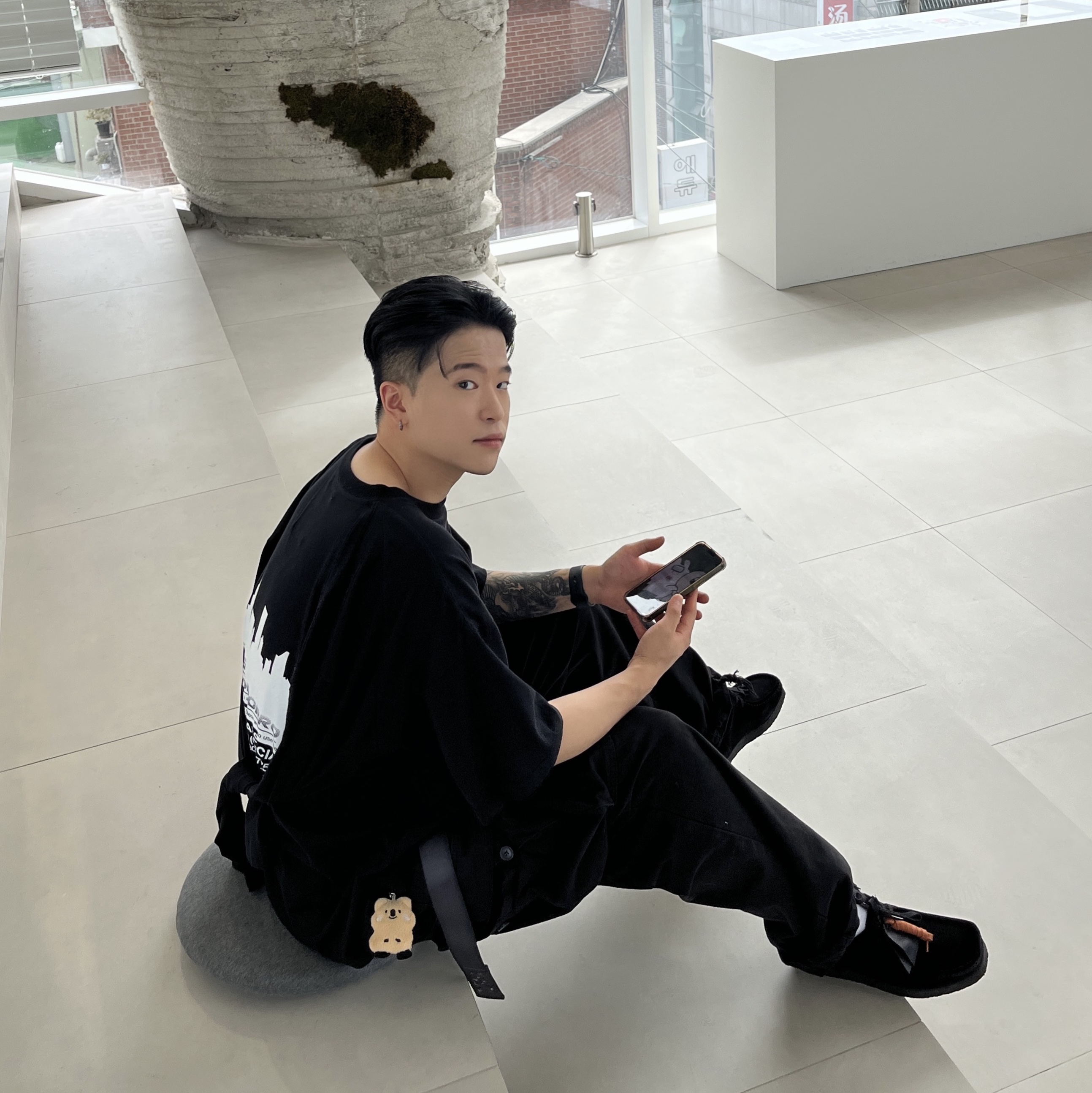 Clarks Wallabee Black Suede, Y-3 Classic Logo Belt Black 착용 스타일 - 2