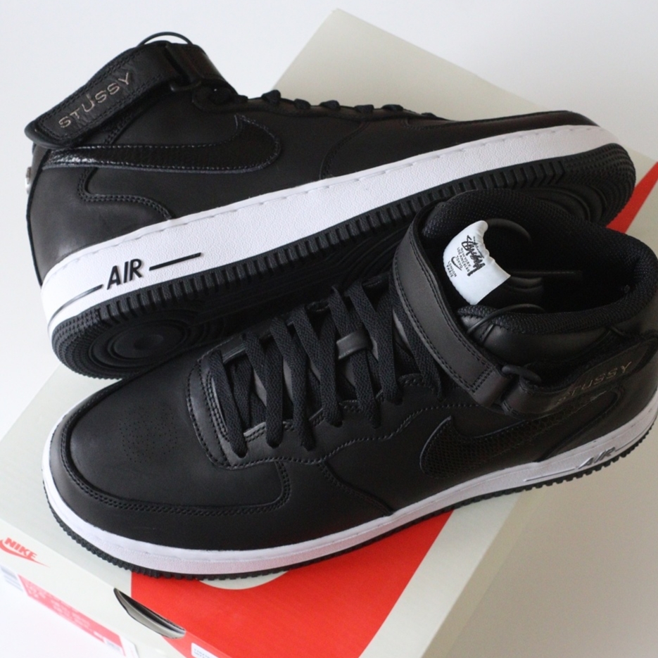 Nike x Stussy Air Force 1 '07 Mid SP Black 착용 스타일 - 1