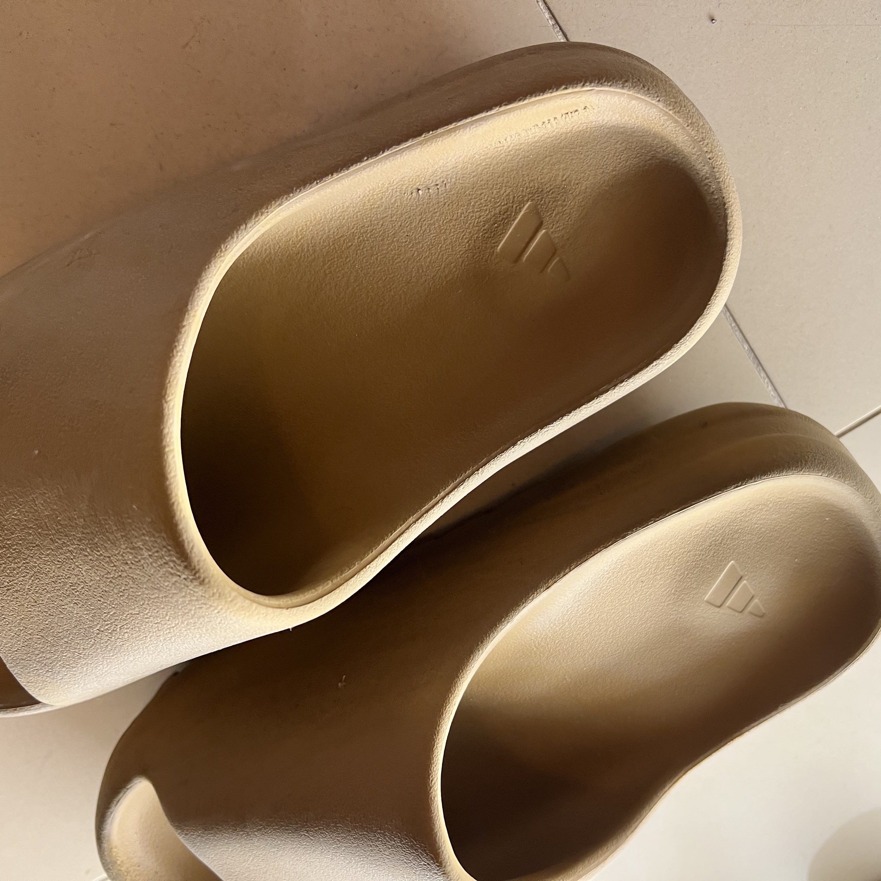 Adidas Yeezy Slide Pure - Re-Release Ver. 착용 스타일
