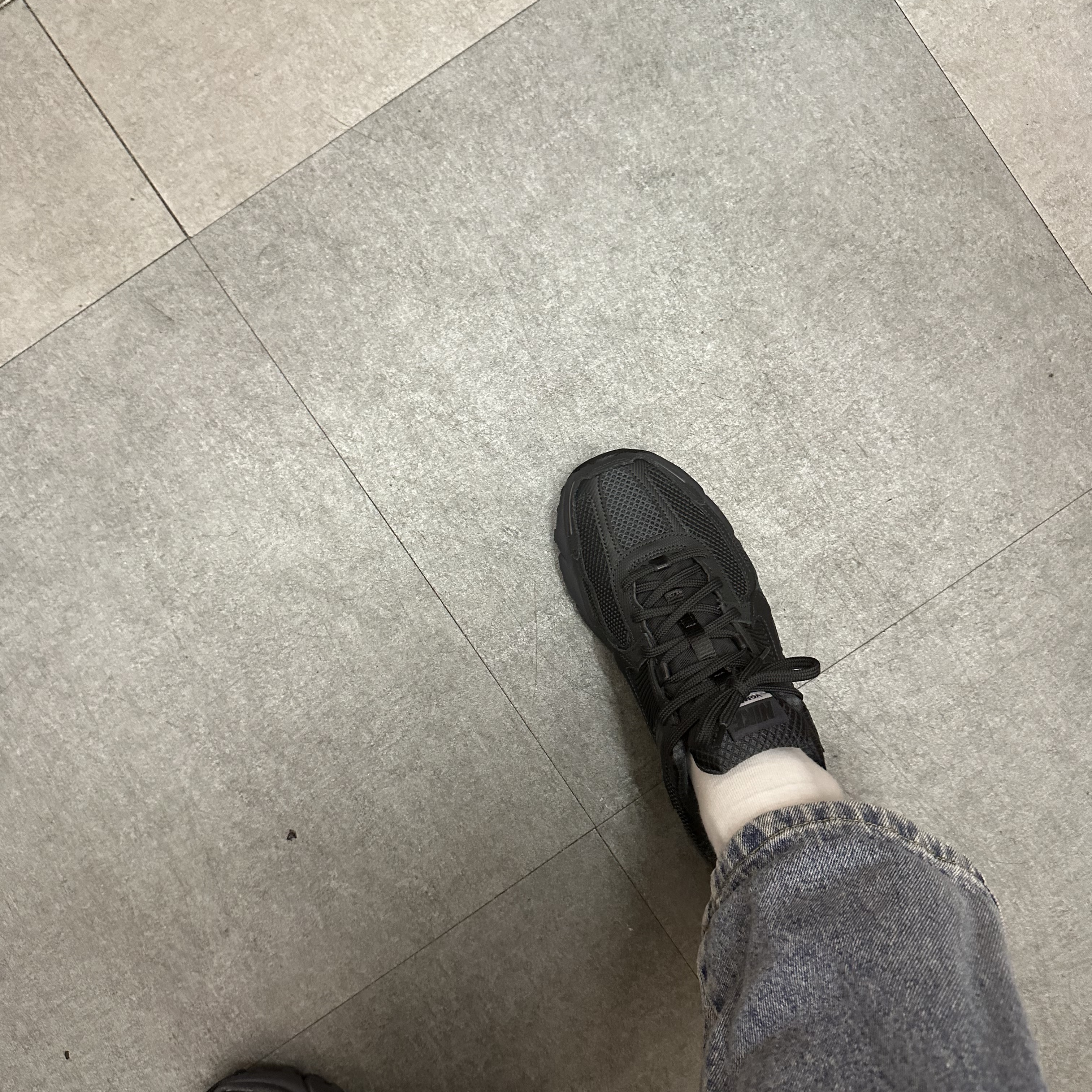 Nike Zoom Vomero 5 SP Anthracite 2023 착용 스타일 - 2