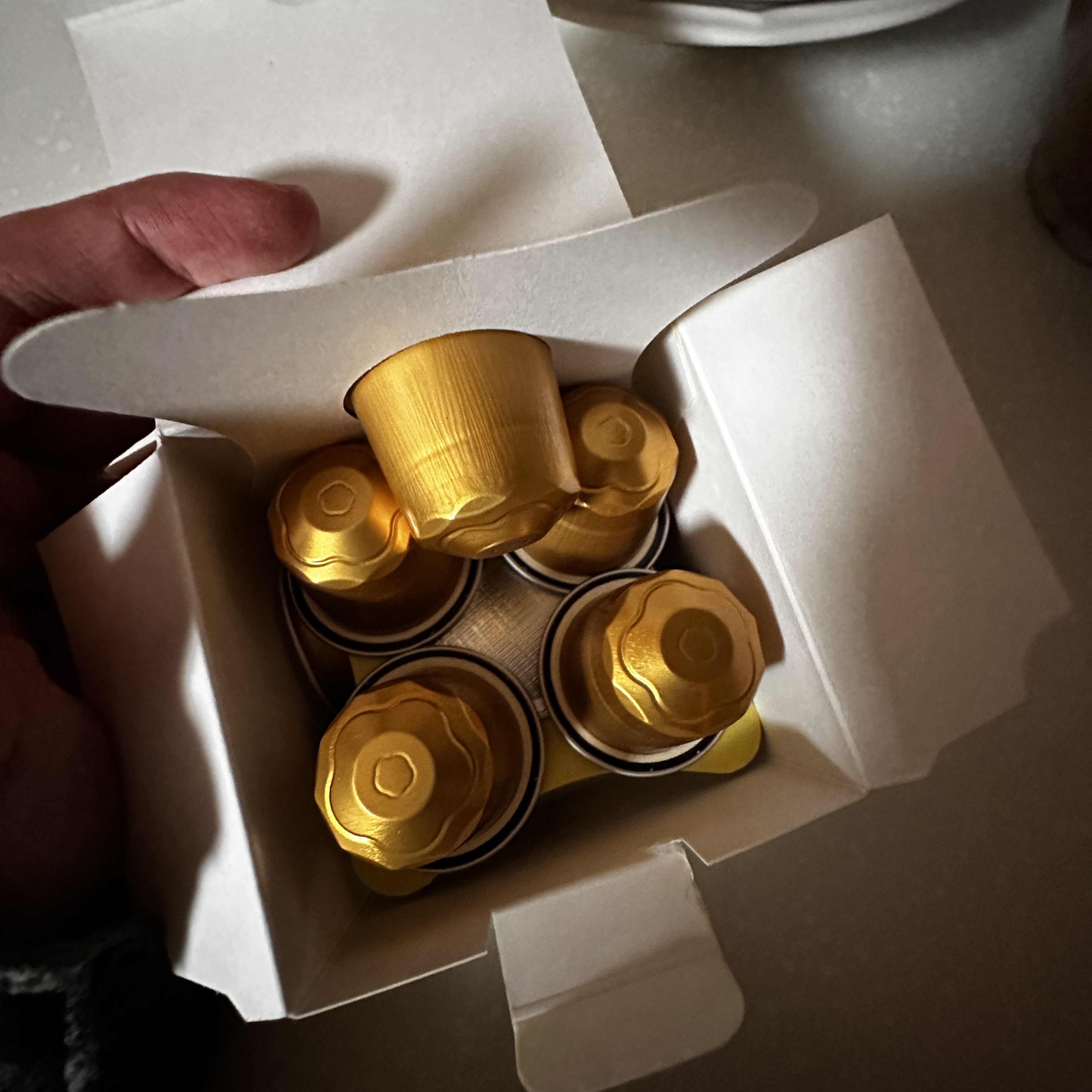 Knotted Smile blend Capsule Coffee 착용 스타일 - 2