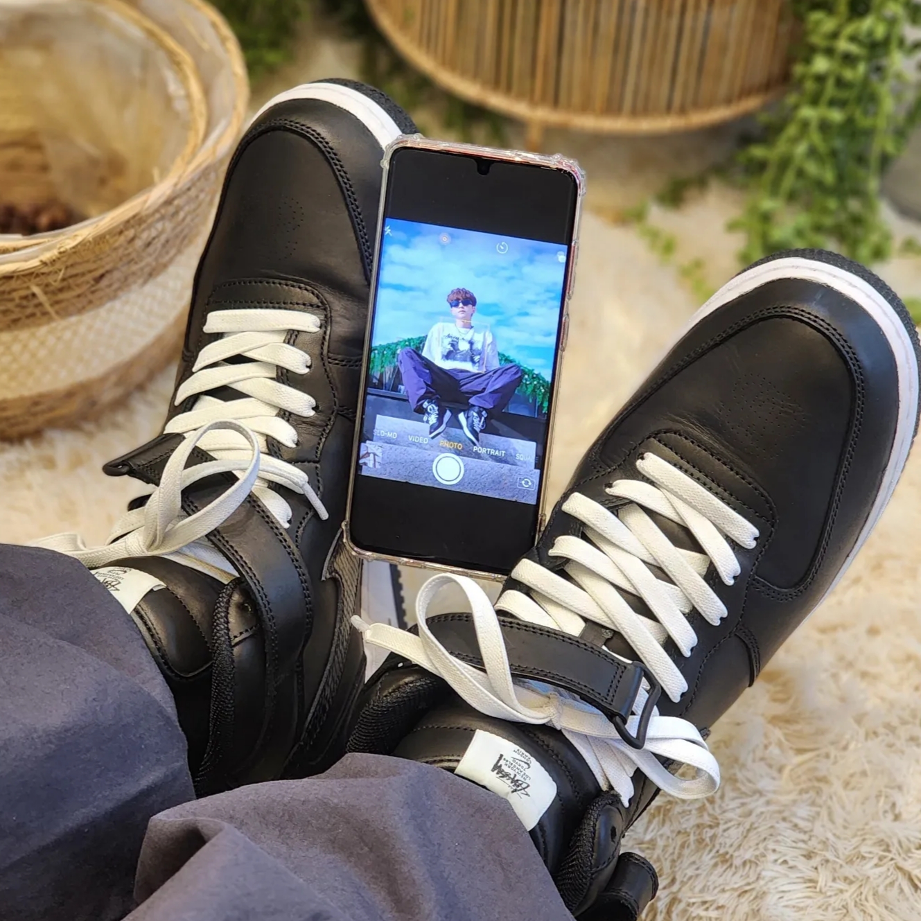 Nike x Stussy Air Force 1 '07 Mid SP Black, Stussy x Gang Starr Take It Personal T-Shirt White 착용 스타일 - 1