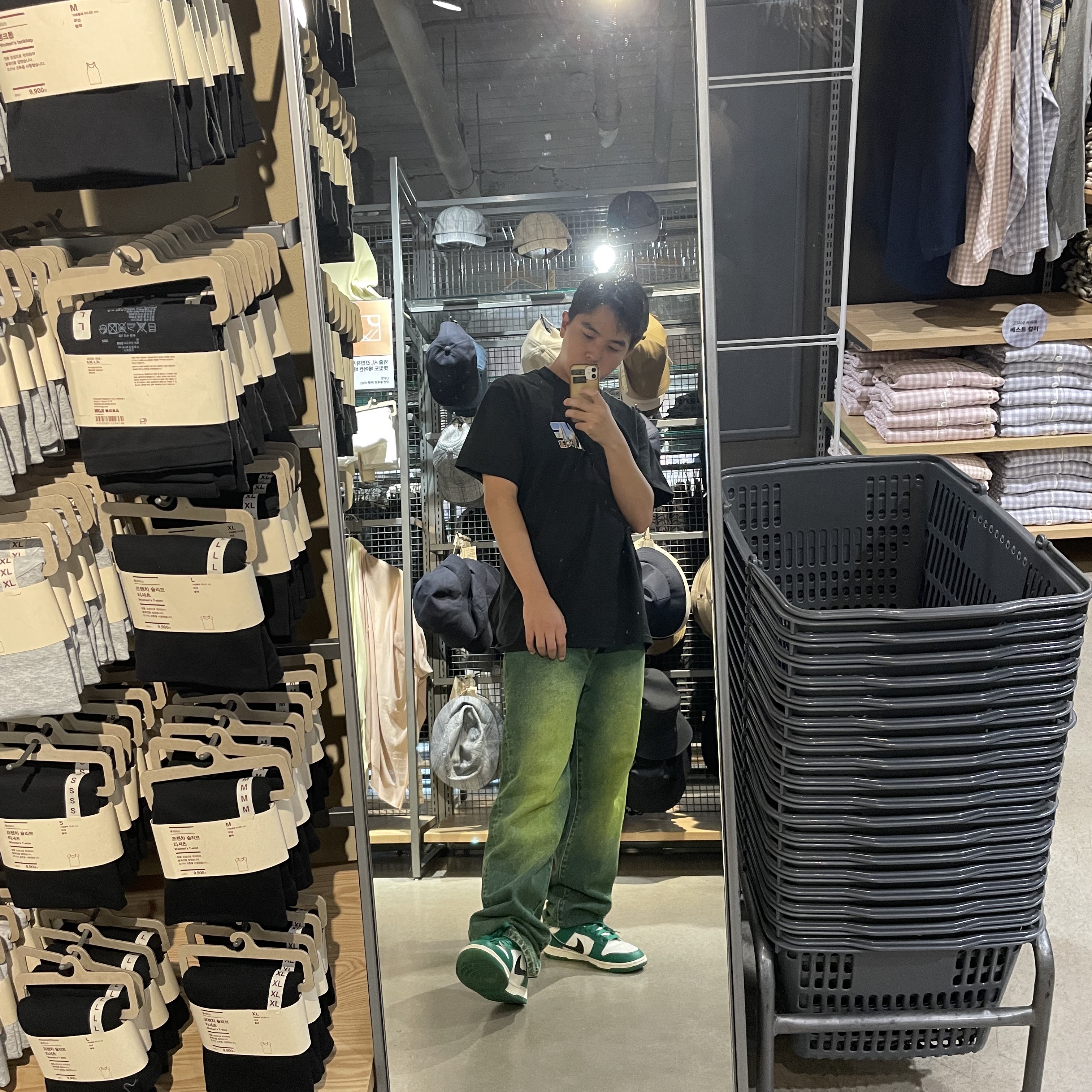 Supreme Regular Jean Overspray Green - 23FW, Nike Dunk Low Retro SE Jackpot Malachite 착용 스타일 - 1
