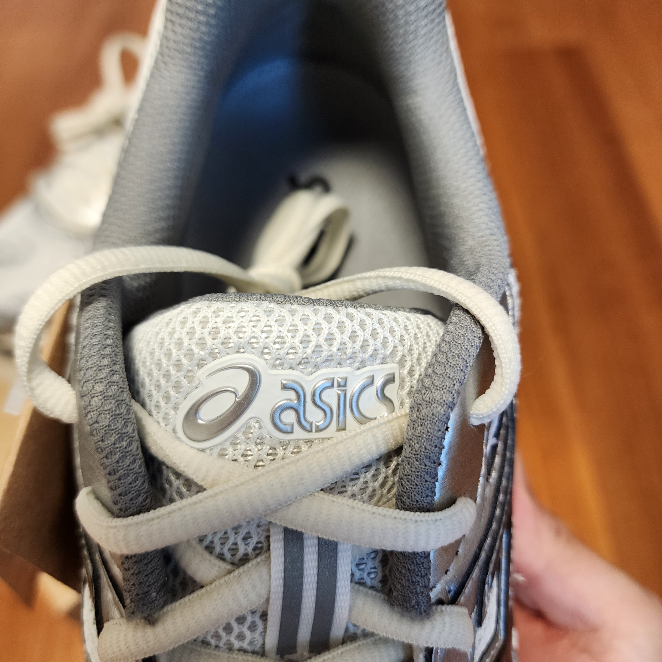 Asics Jog 100 S White Black - 2E Wide 착용 스타일 - 4