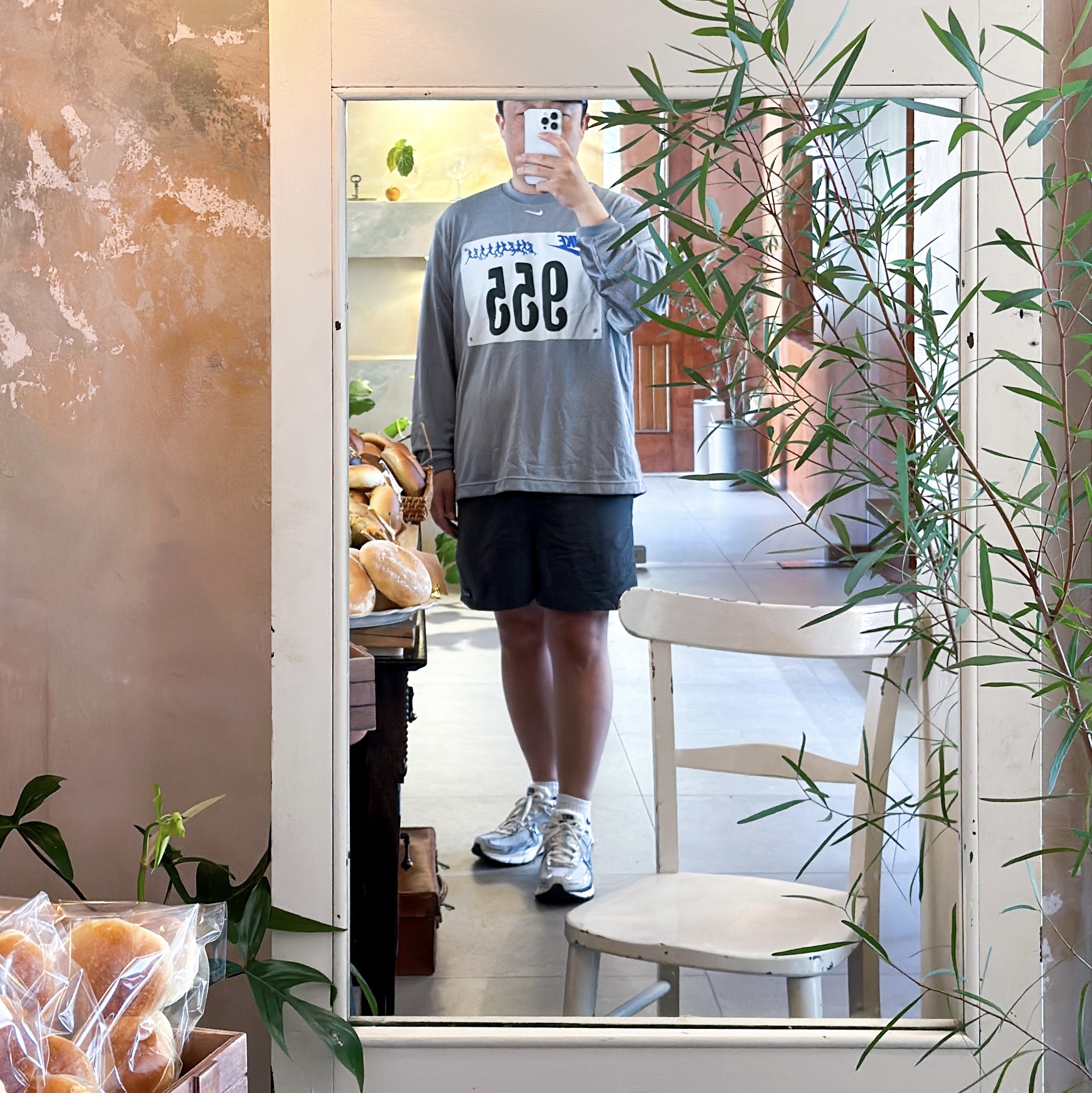 Nike x Cactus Plant Flea Market L/S Jersey Grey - Asia, (W) Nike Zoom Vomero 5 Photon Dust and Metallic Silver 착용 스타일