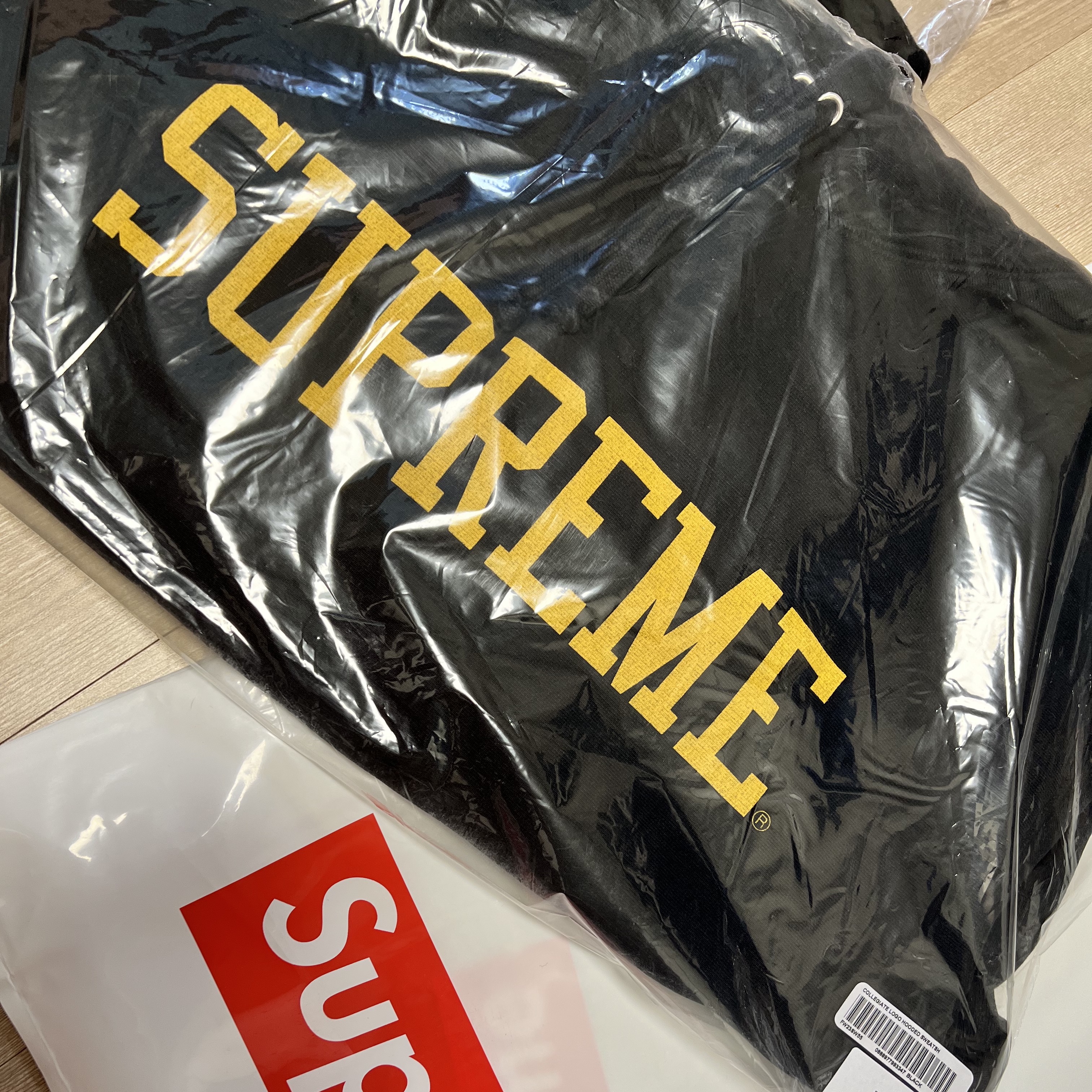 Supreme Varsity Hooded Sweatshirt Black - 23FW 착용 스타일