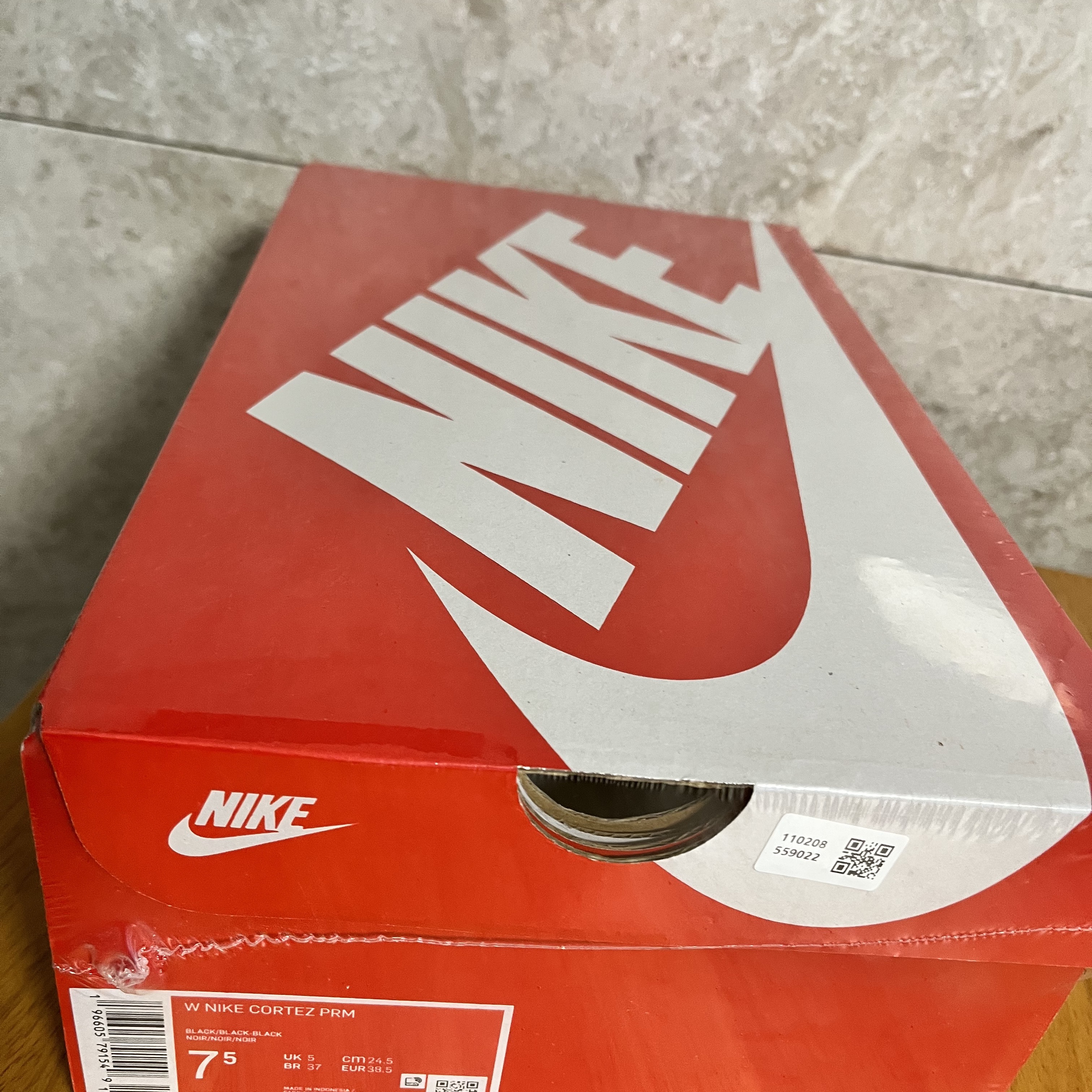 (W) Nike Cortez PRM Black 착용 스타일 - 1