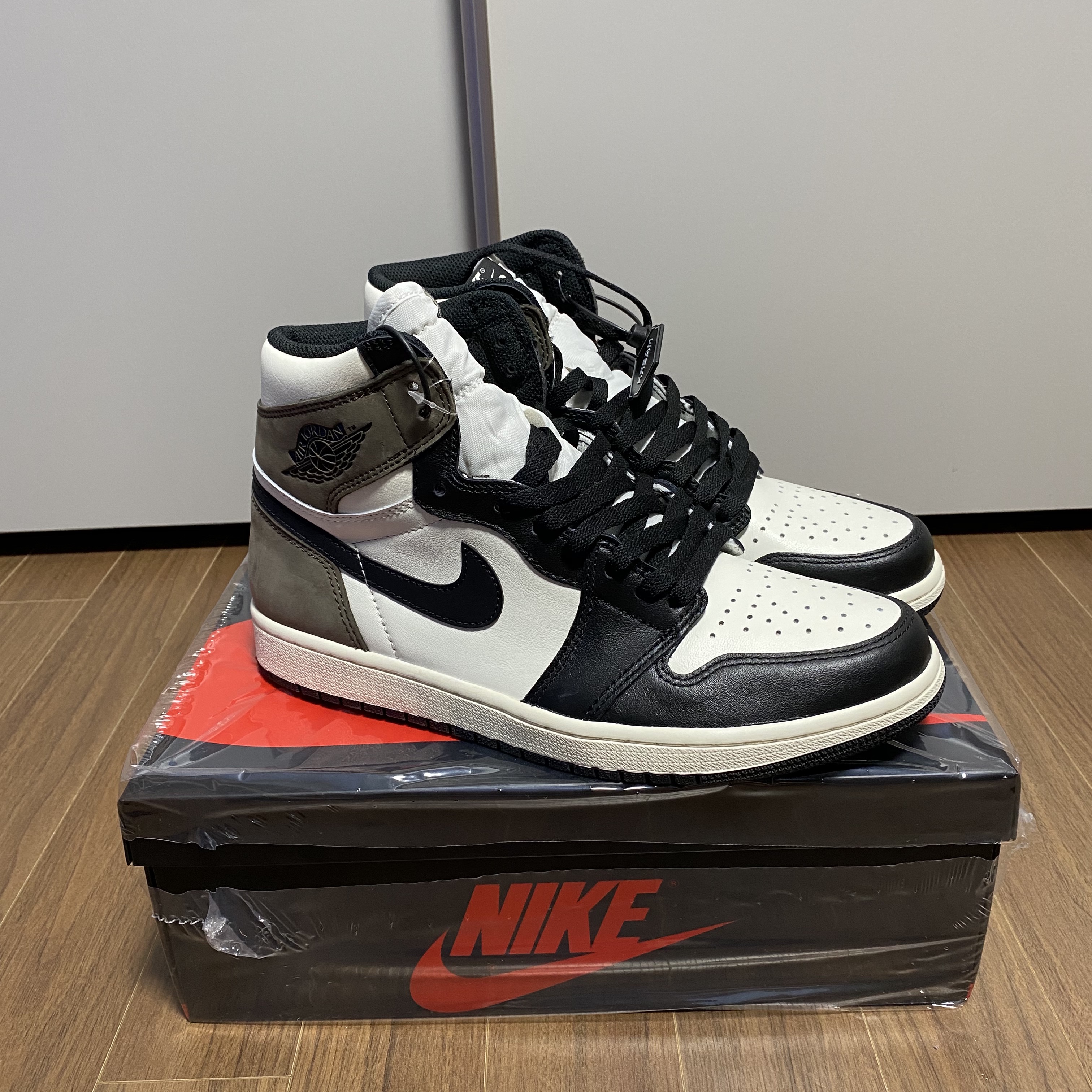 Jordan 1 Retro High OG Black Mocha 착용 스타일