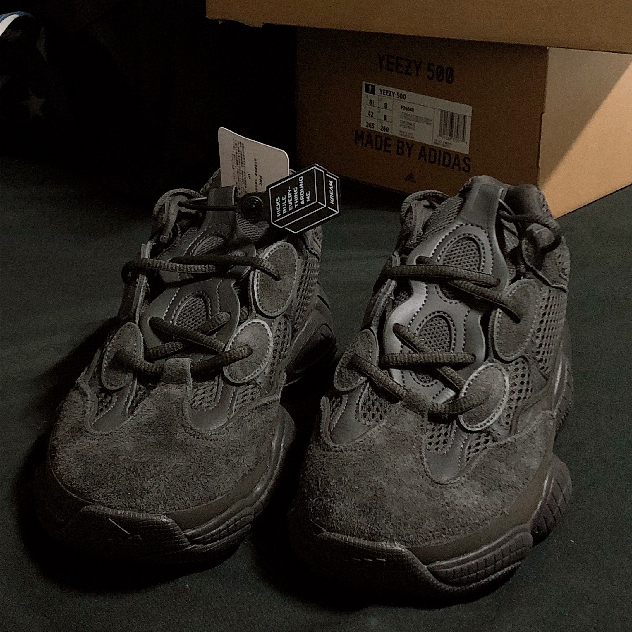 Adidas Yeezy 500 Utility Black 2018/2020 착용 스타일