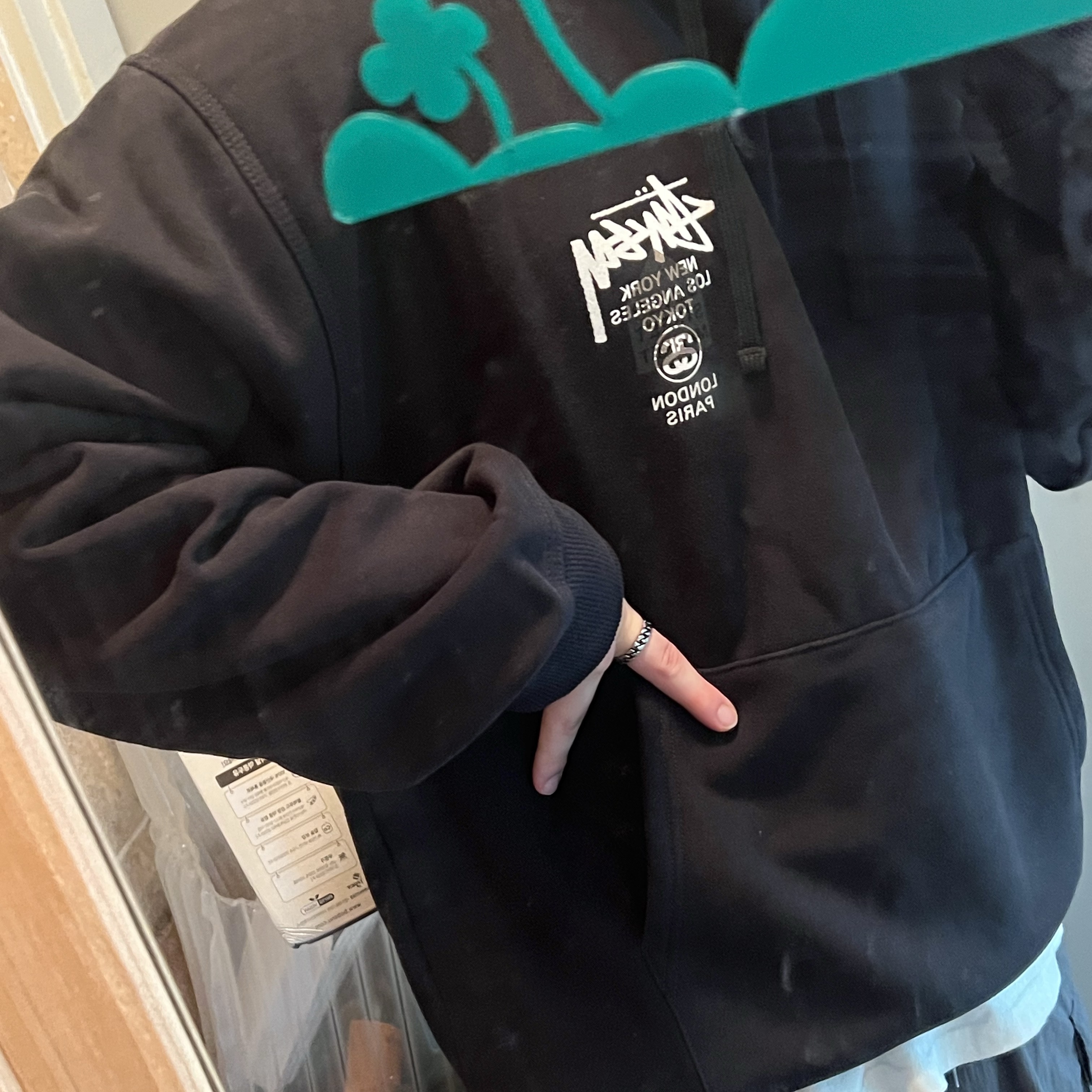 Stussy DSM World Tour Hoodie Black 2022 착용 스타일
