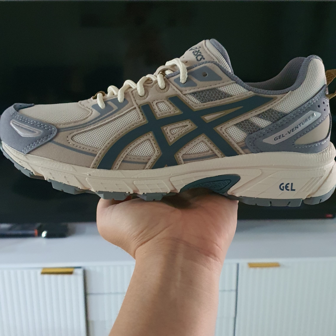 Asics Gel-Venture 6 SPS Birch Ironclad 착용 스타일