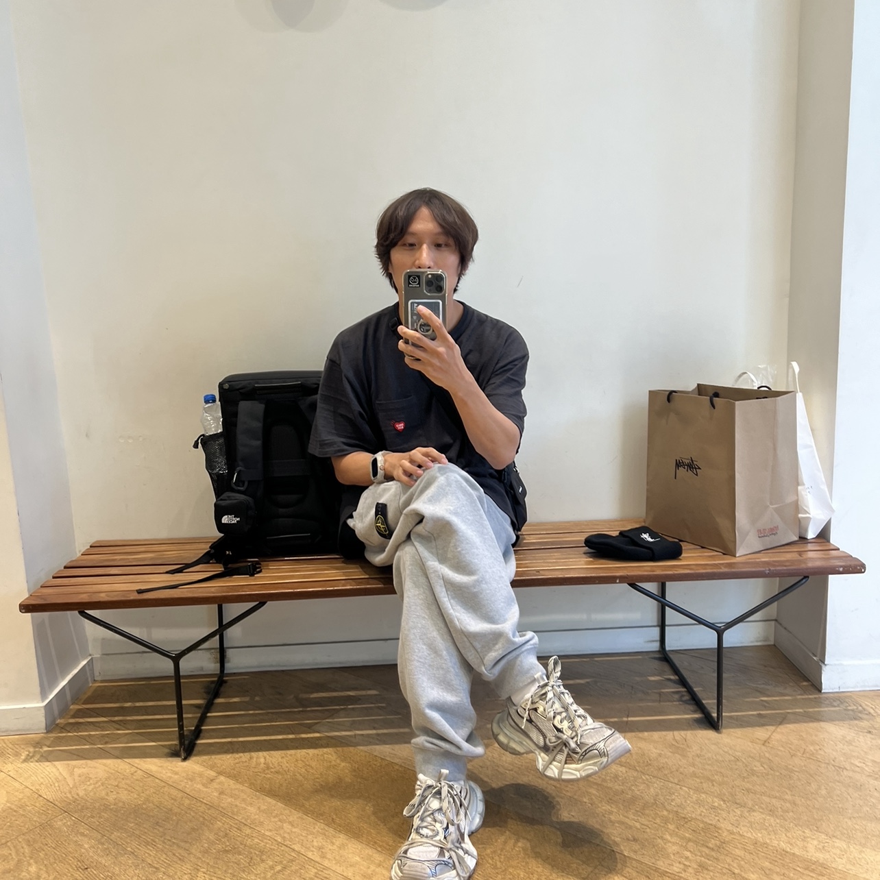 Human Made Pocket T-Shirt #2 Black, Balenciaga 3XL Sneakers Worn Out Light Beige 착용 스타일 - 1