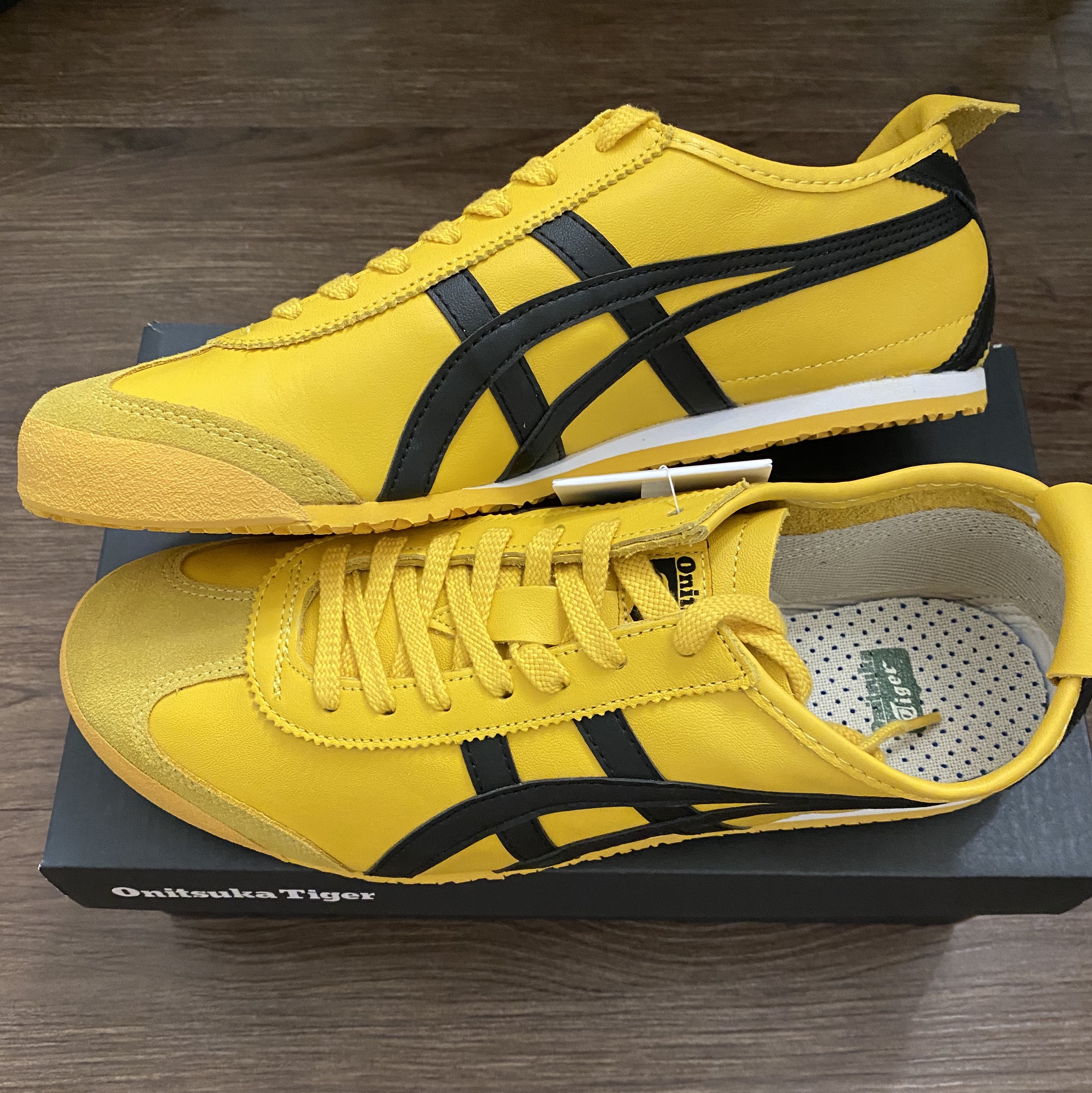 Onitsuka Tiger Mexico 66 Yellow Black 착용 스타일