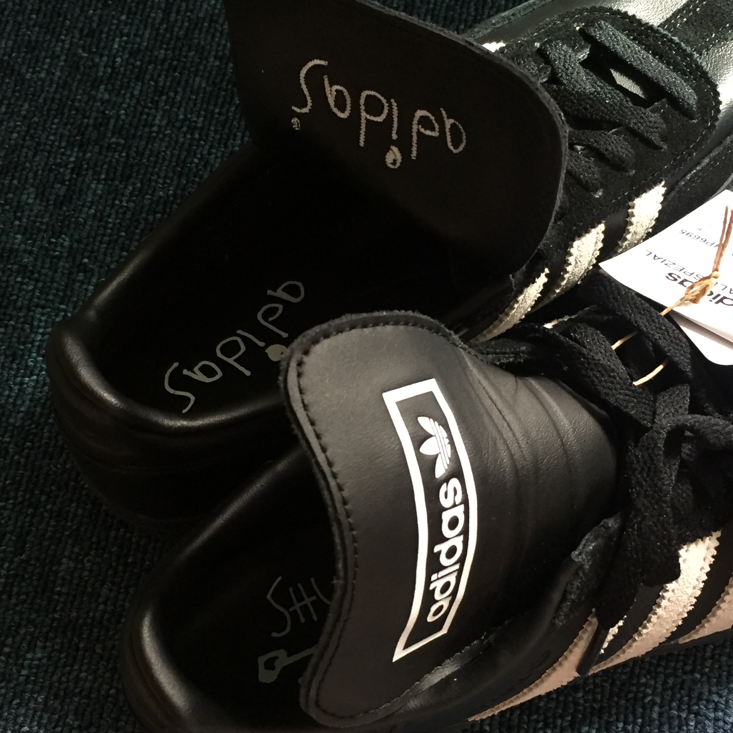 Adidas Spezial Handball Core Black Cloud White 착용 스타일 - 2