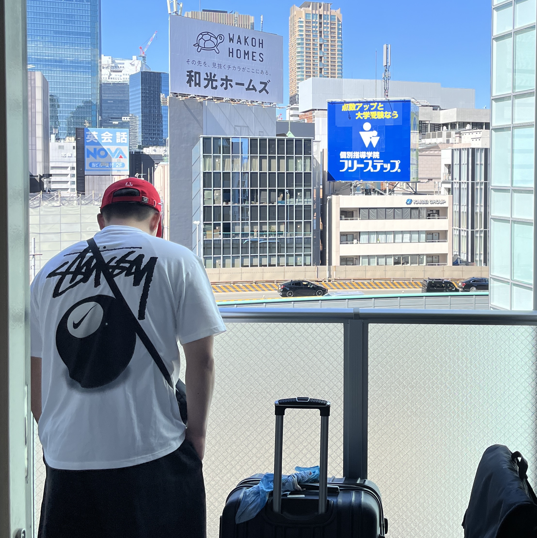 Nike x Stussy NRG FL SS 8 Ball T-Shirt White (DO9323-100), Arc'teryx Mantis 2 Waistpack 24K Black 착용 스타일 - 2