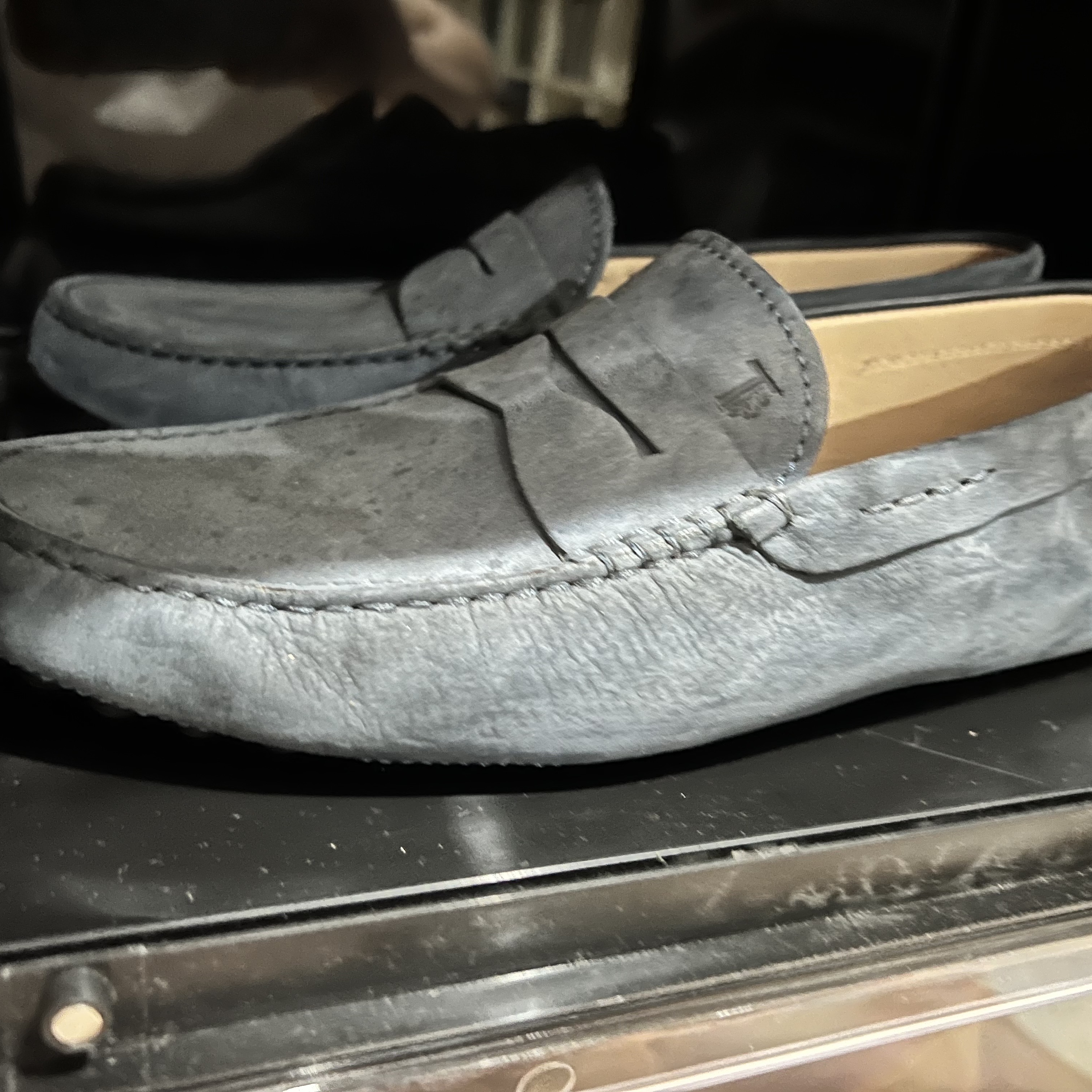 Tod's Gommino Nubuck Driving Shoes Light Blue 착용 스타일