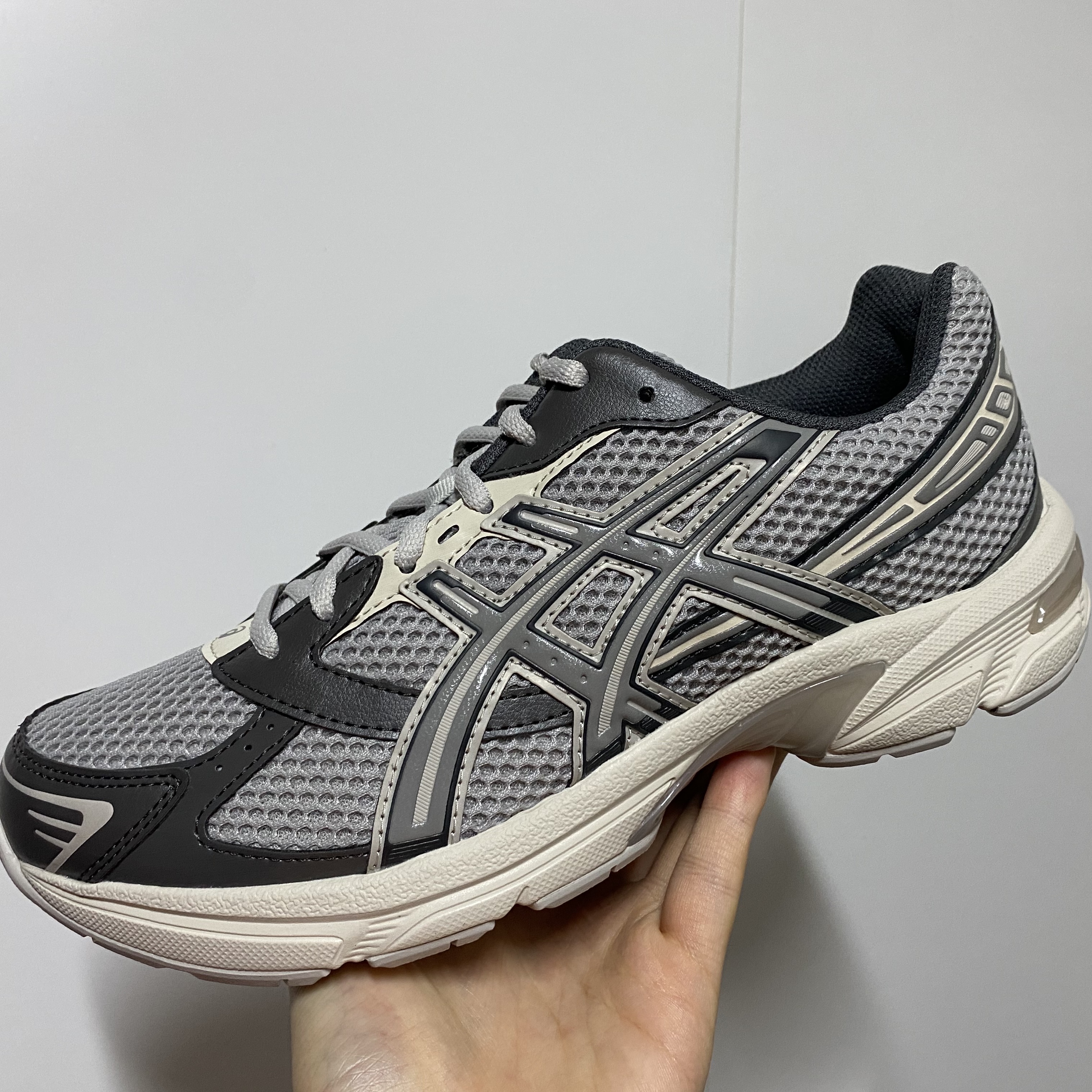 Asics Gel-1130 Oyster Grey Clay Grey 착용 스타일