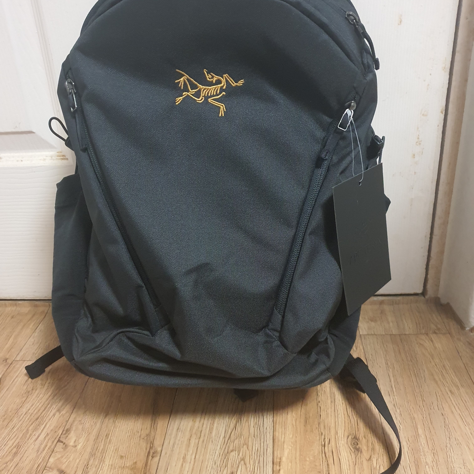 Arc'teryx Mantis 26 Backpack Black 착용 스타일