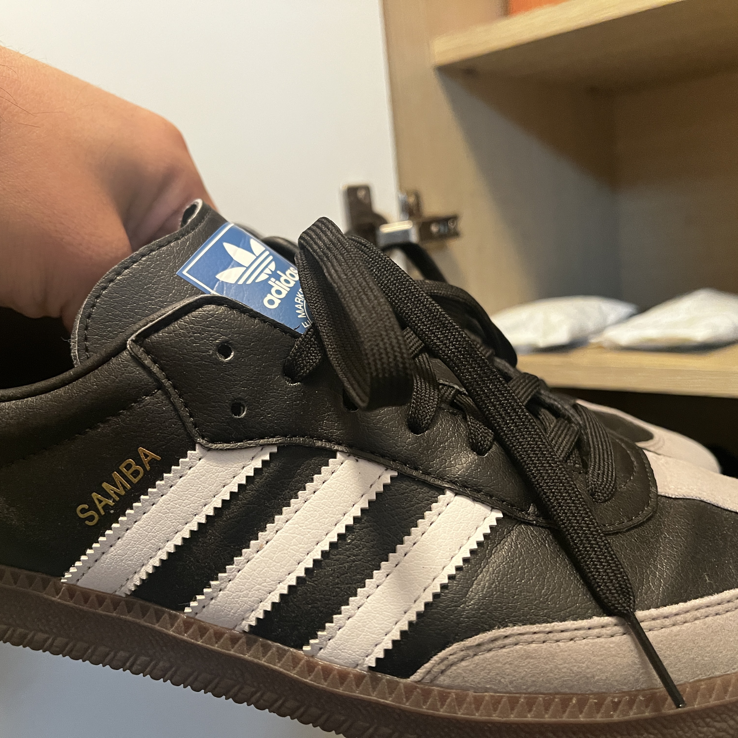 Adidas Samba Vegan Black White 착용 스타일 - 2