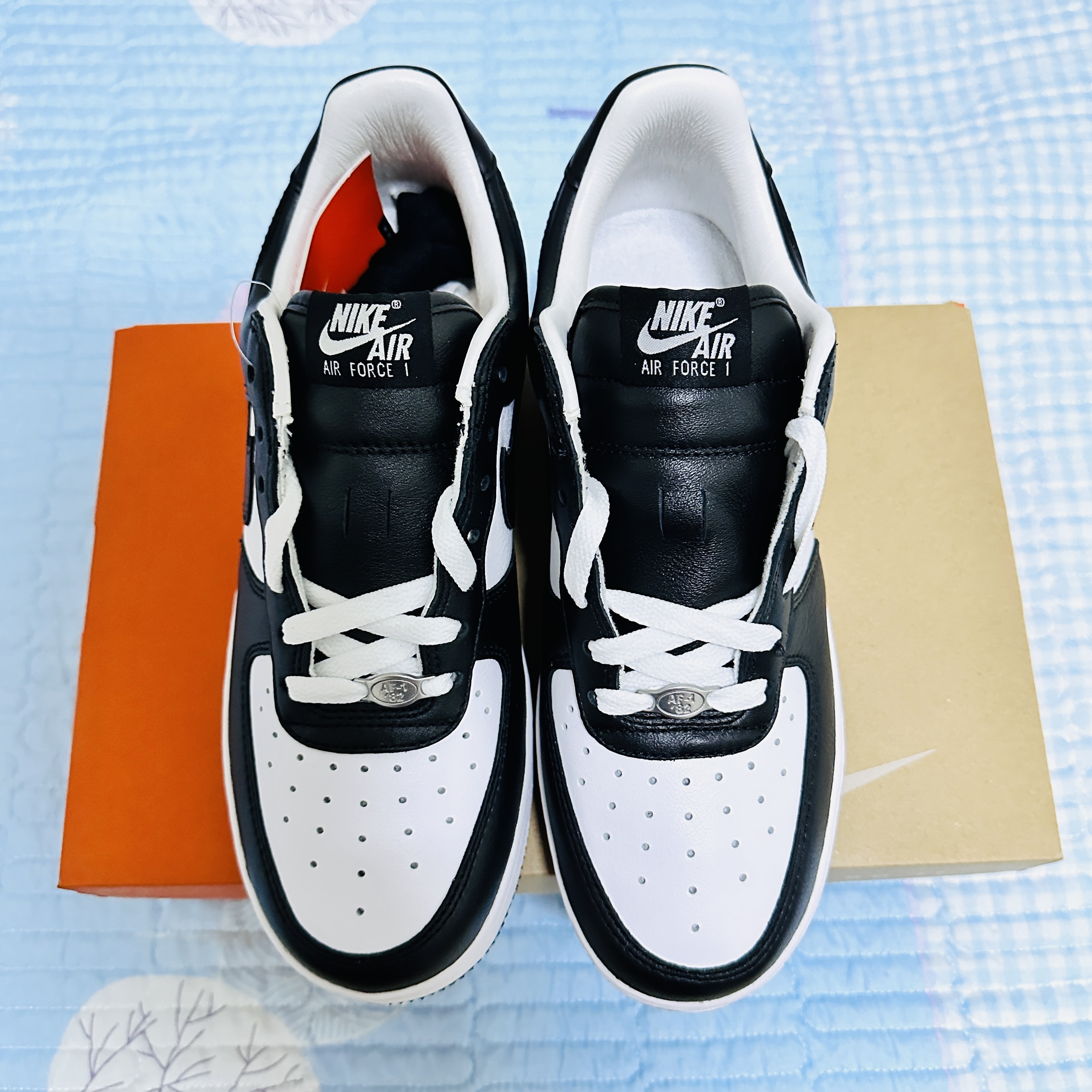 Nike x Terror Squad Air Force 1 Low QS Blackout 착용 스타일 - 1