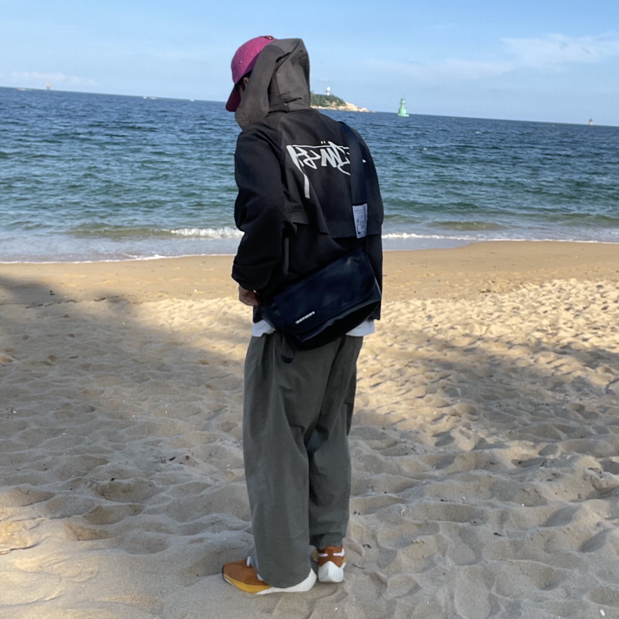 Stussy Wave Dye Beach Shell Jacket Black, Nike Moon Racer Monarch 착용 스타일 - 4
