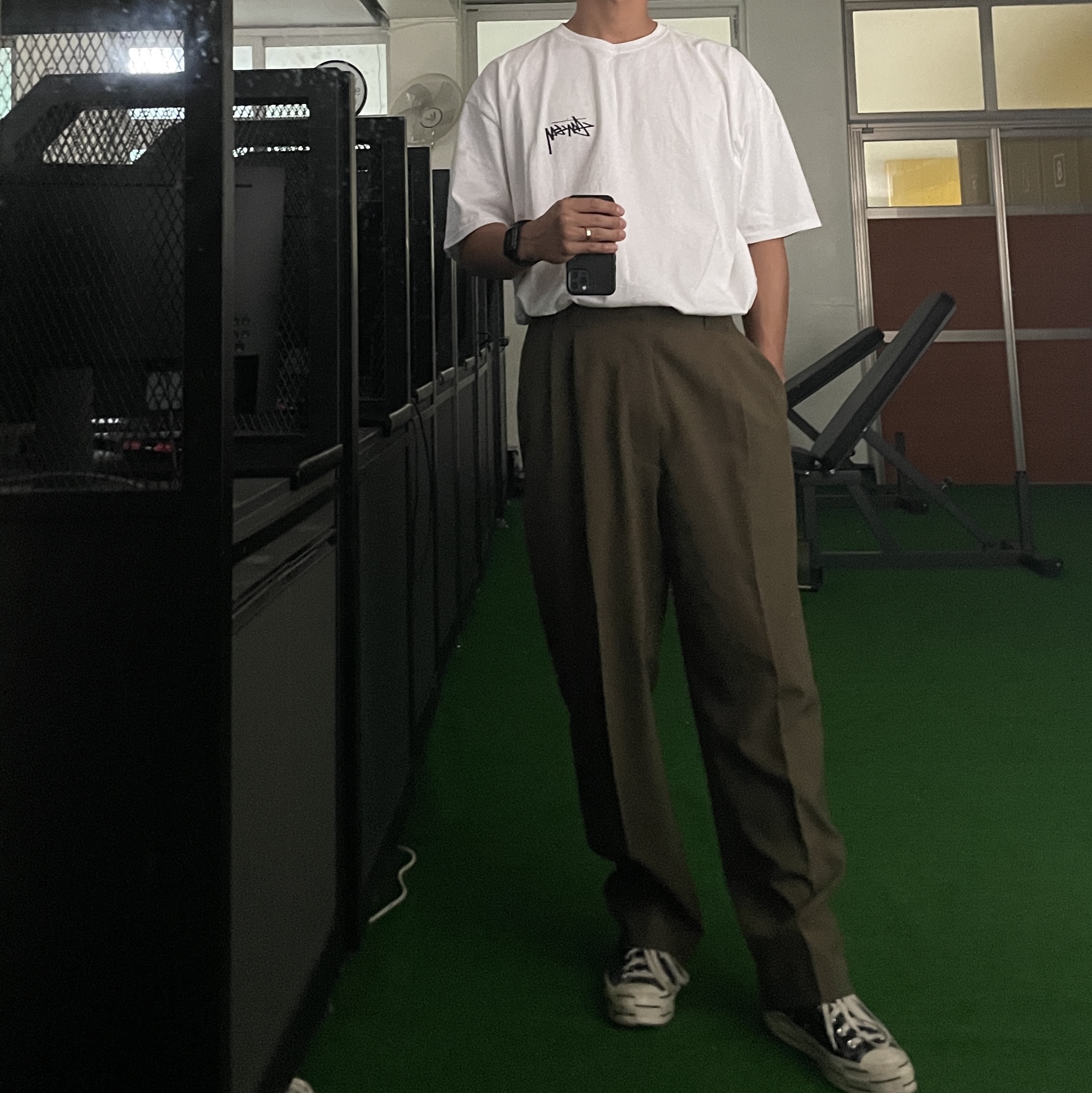Uniqlo x Marni Wide Fit Pleated Trousers Olive 착용 스타일