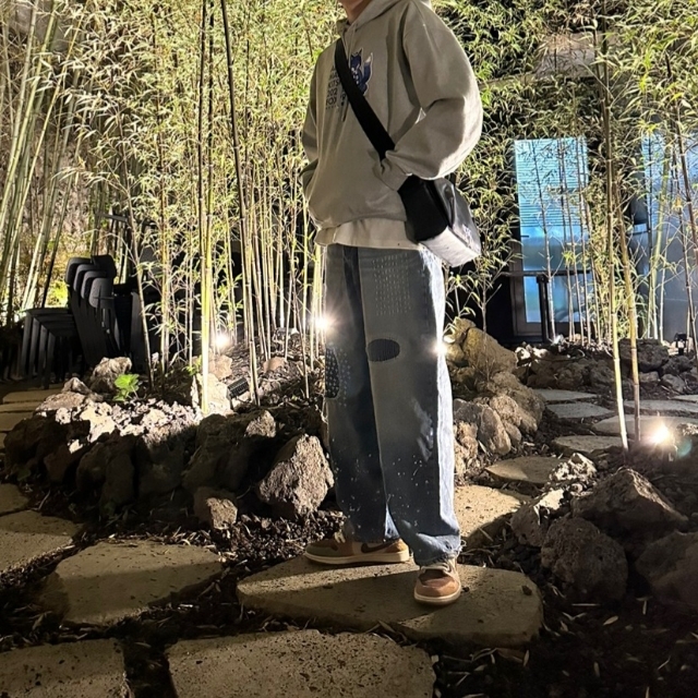 Zara x Ader Error Patchwork Jeans Blue, Maison Kitsune x Ader Error Meditation Fox Hoodie Grey 착용 스타일
