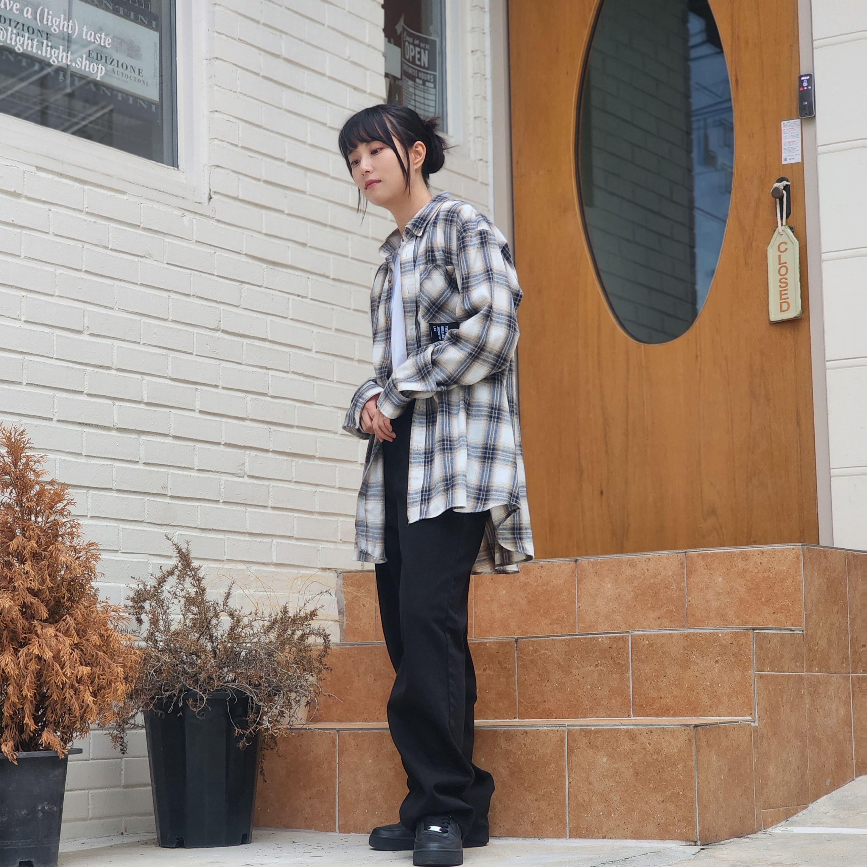 Nike Air Force 1 '07 Low Triple Black, (W) Nike Air Force 1 '07 Low Triple Black 착용 스타일 - 2
