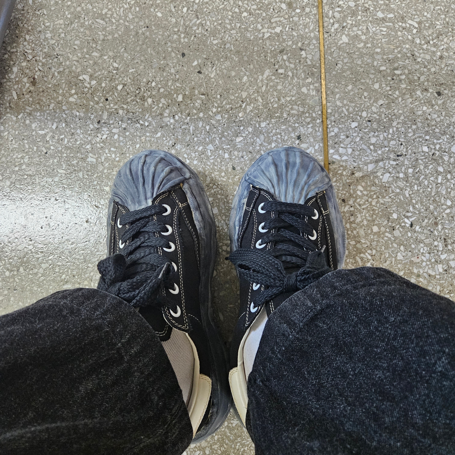 Maison Mihara Yasuhiro Blakey VL OG Sole Canvas Low-top Sneakers Black 착용 스타일