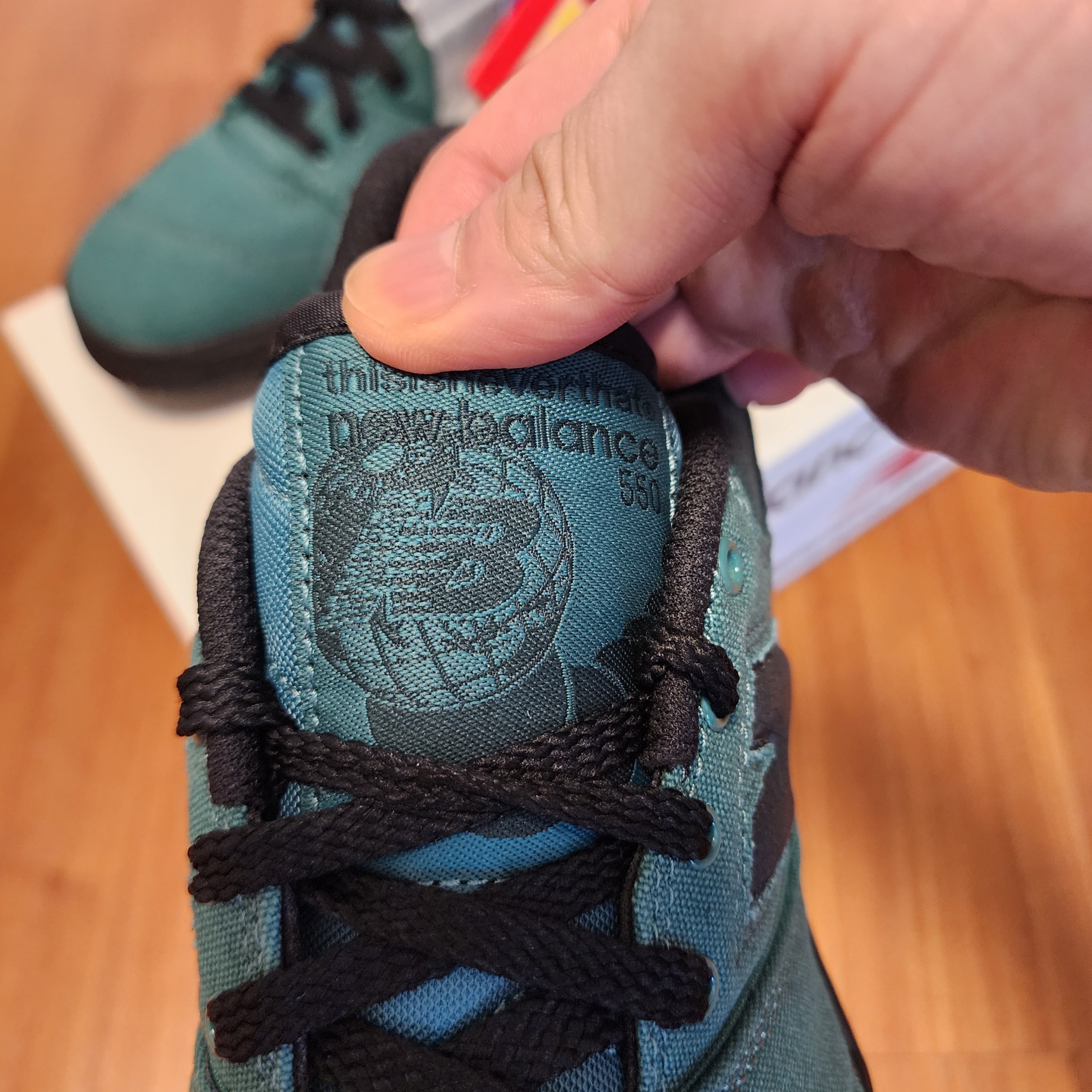 New Balance x Thisisneverthat 550 Green Black 착용 스타일 - 4