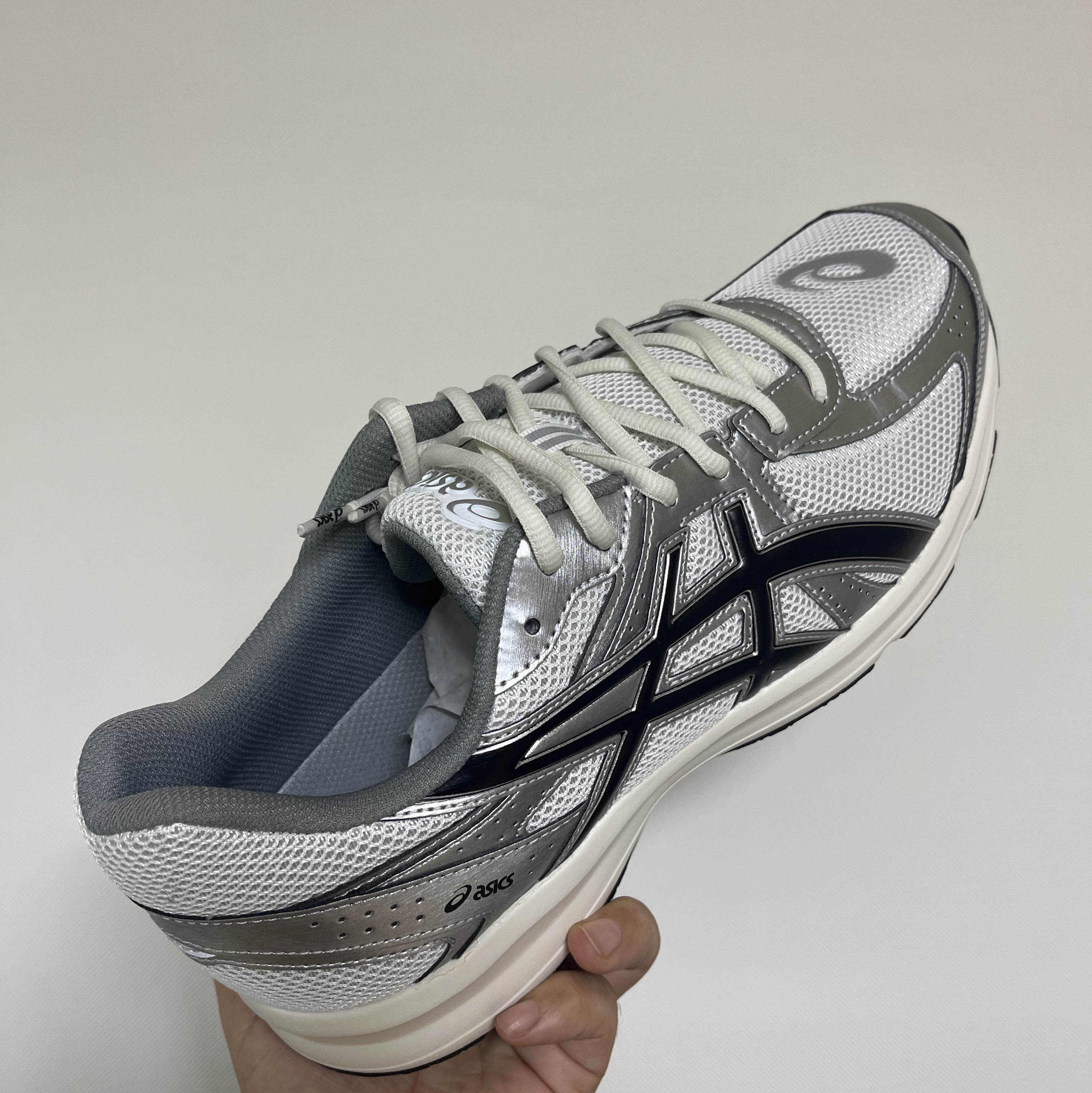 Asics Jog 100 S White Black - 2E Wide 착용 스타일 - 2