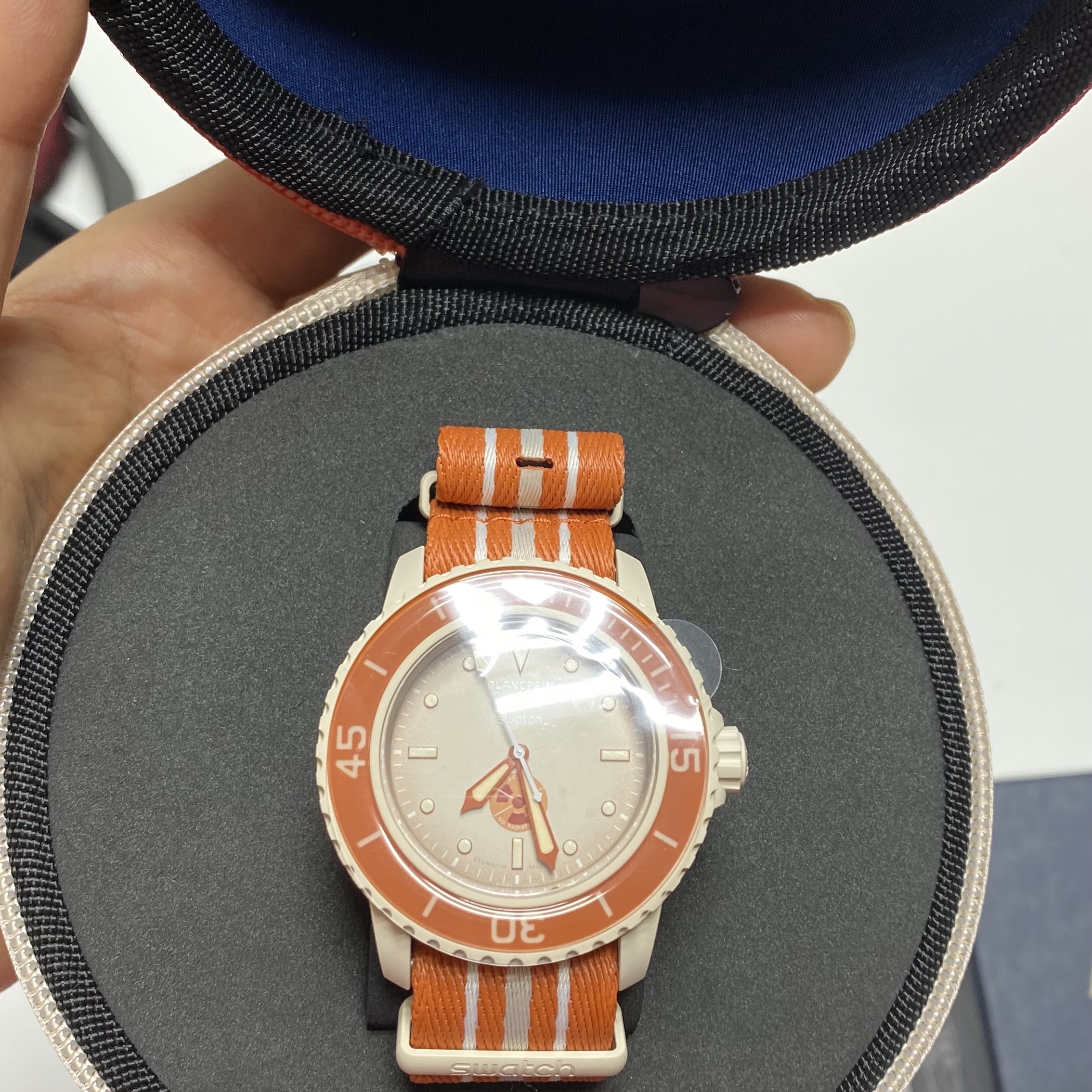 Swatch x Blancpain Bioceramic Arctic Ocean 착용 스타일 - 1