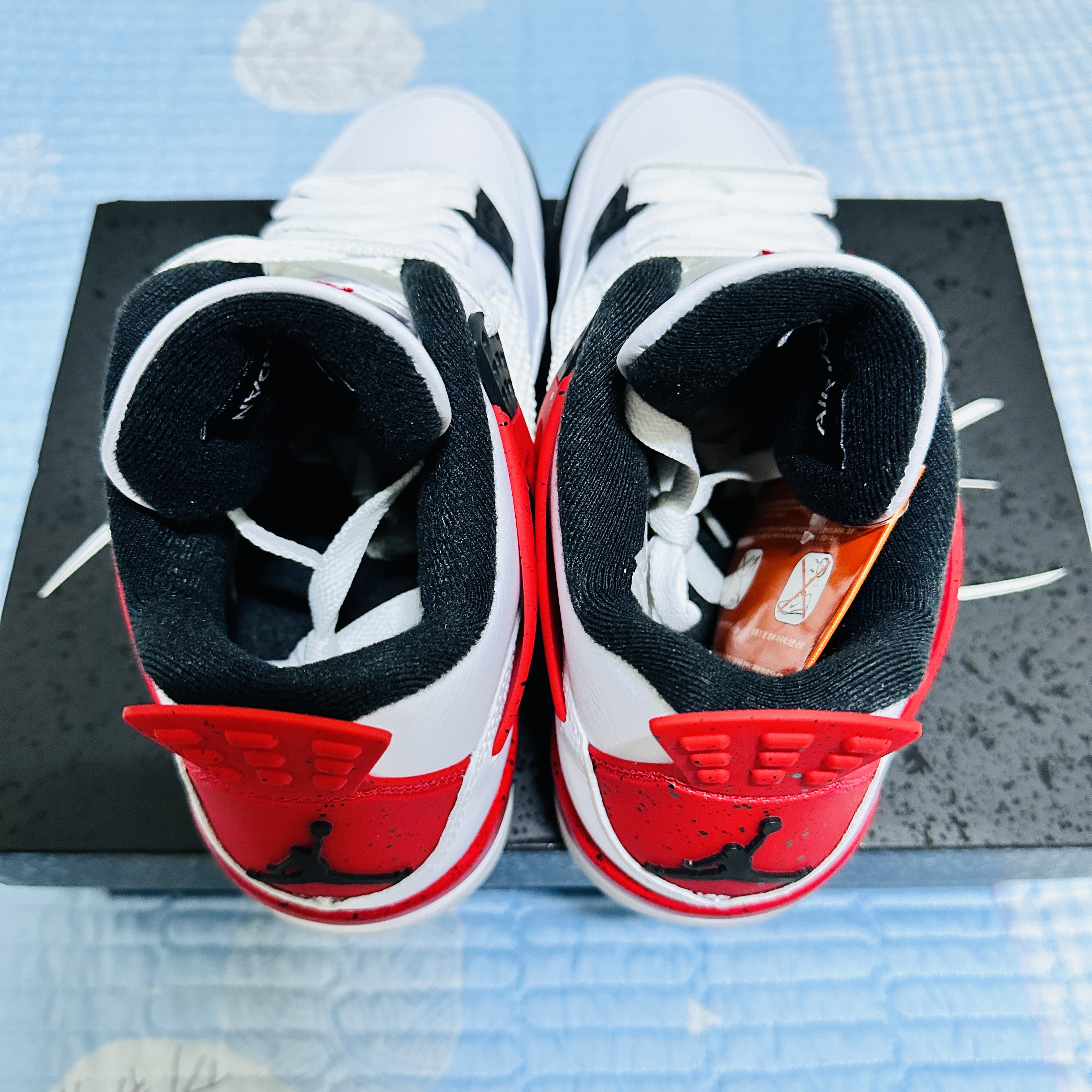 Jordan 4 Retro Red Cement 착용 스타일 - 3