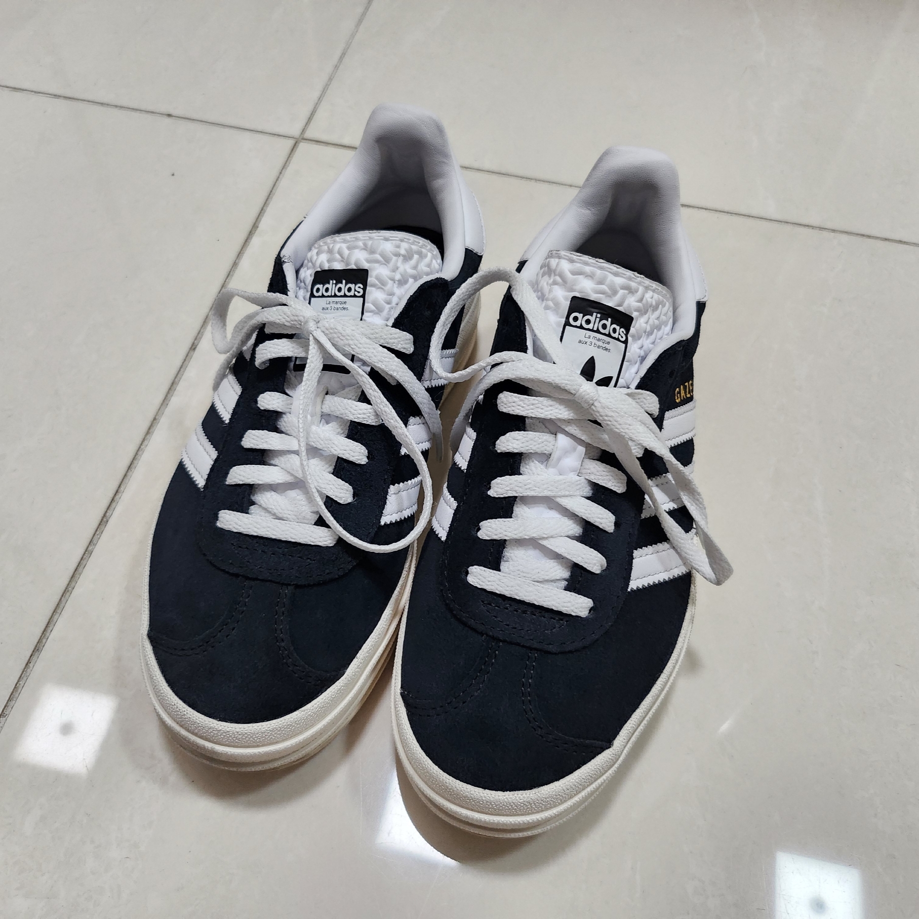 (W) Adidas Gazelle Bold Core Black Cloud White 착용 스타일 - 2