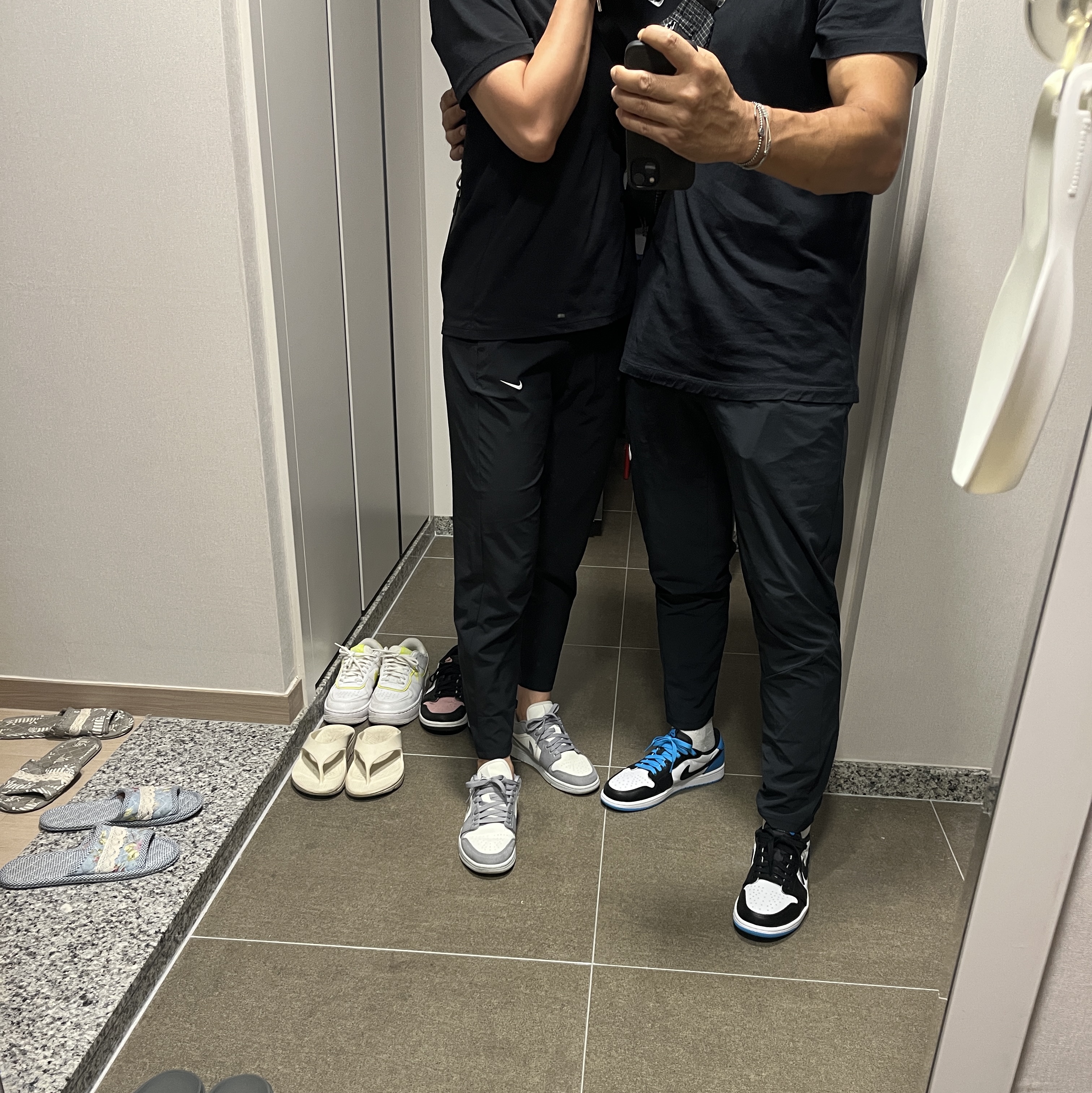 Jordan 1 Retro Low OG Black and Dark Powder Blue, (W) Jordan 1 Low SE Light Steel Grey 착용 스타일