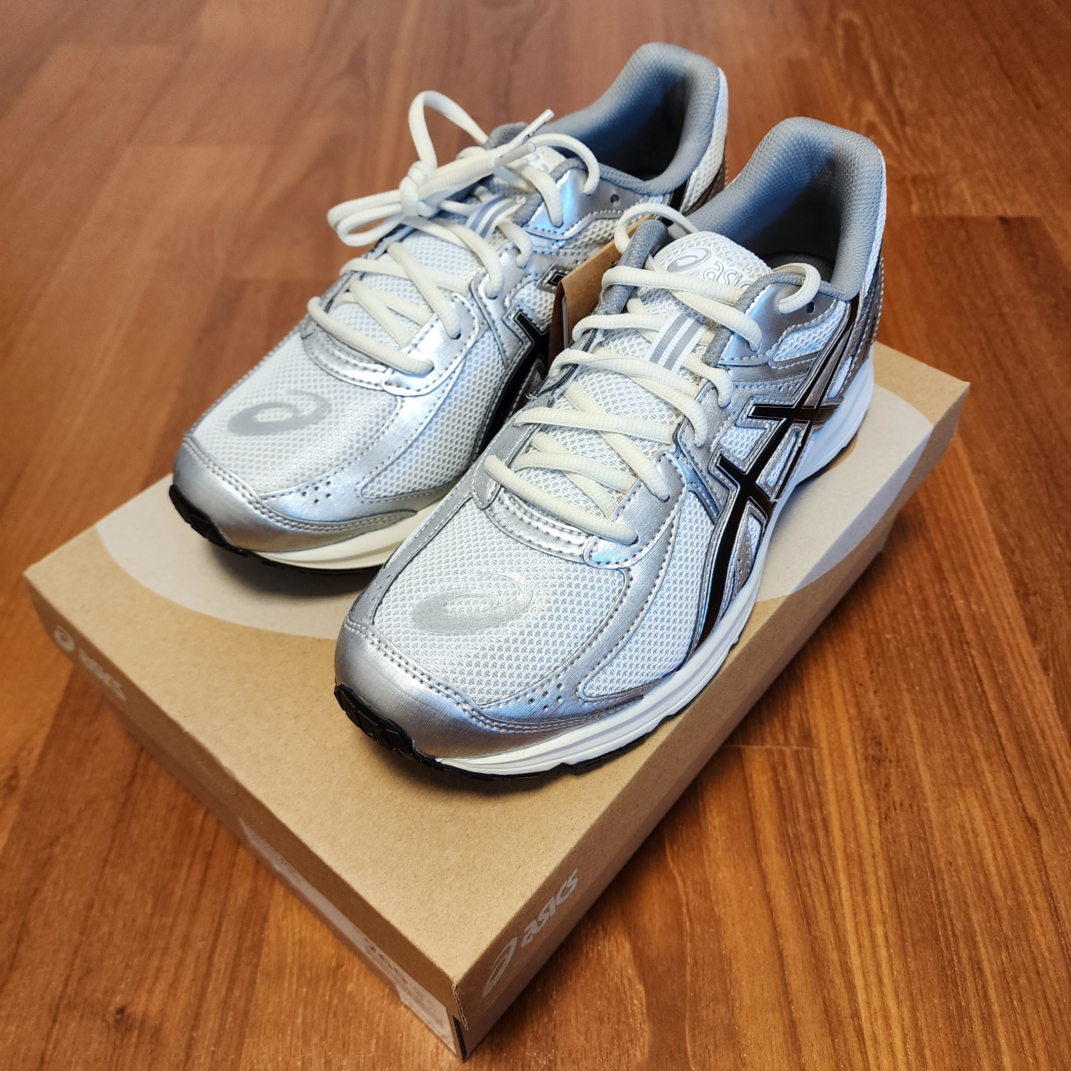 Asics Jog 100 S White Black - 2E Wide 착용 스타일 - 3