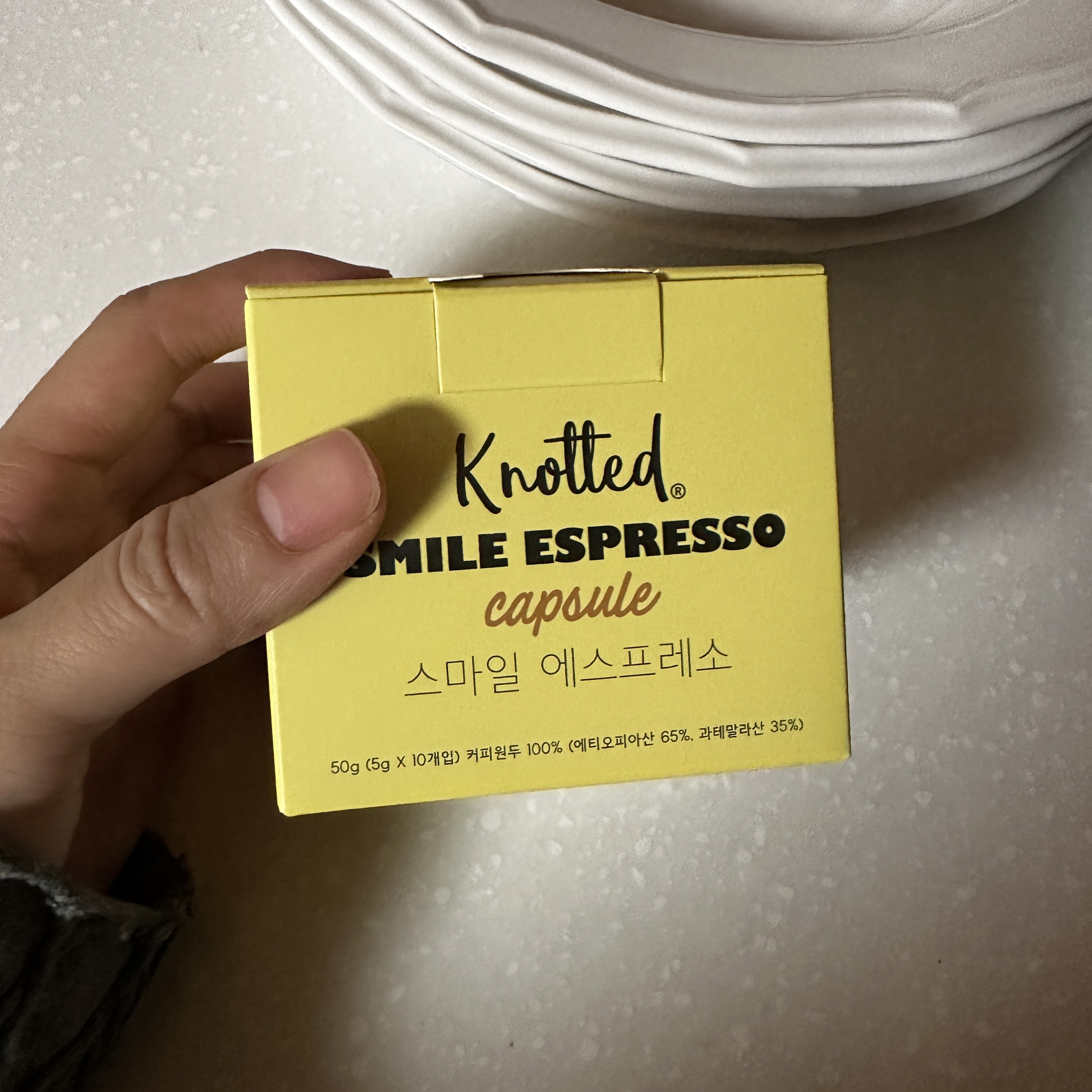 Knotted Smile blend Capsule Coffee 착용 스타일 - 1