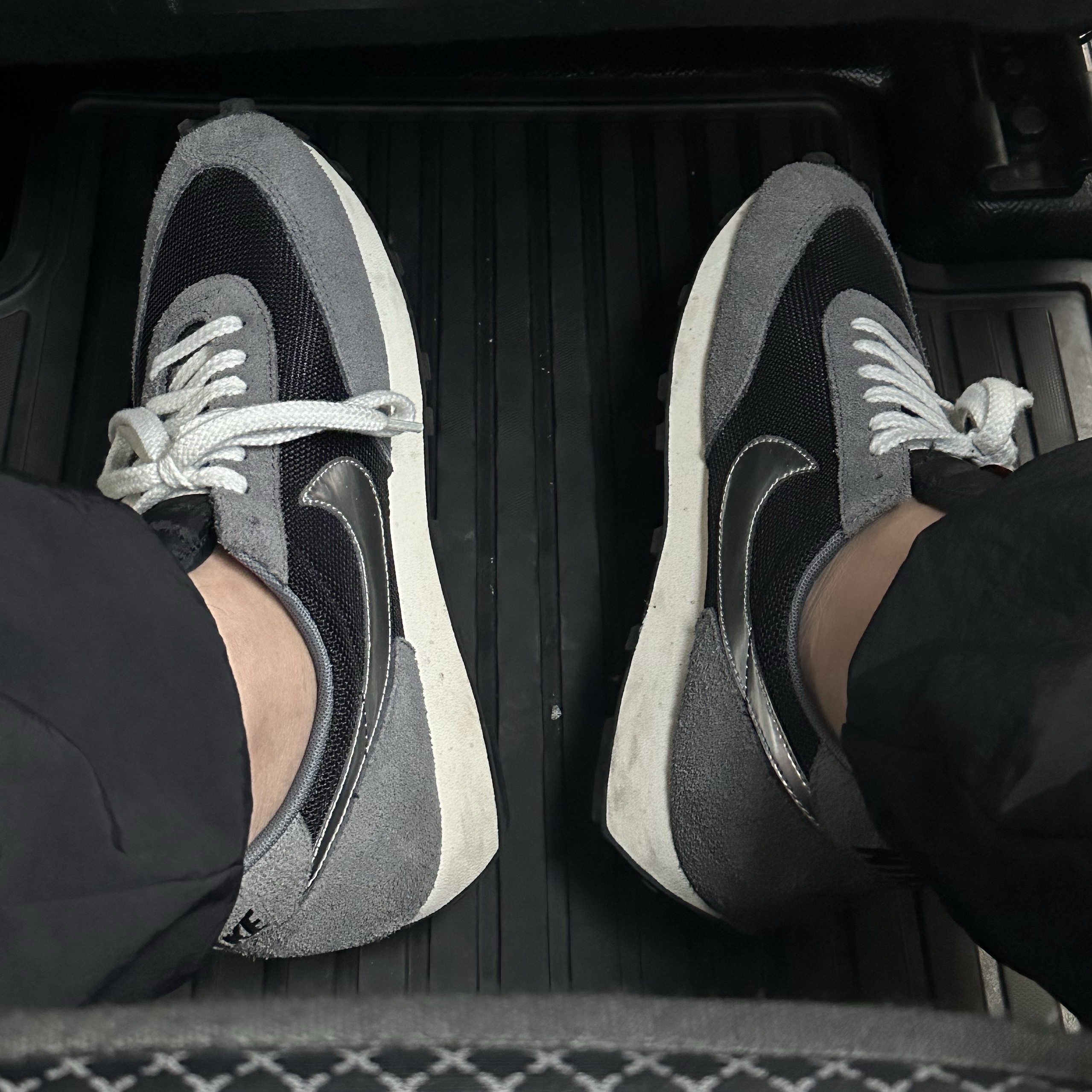 Nike Daybreak SP Black Metallic Silver 착용 스타일