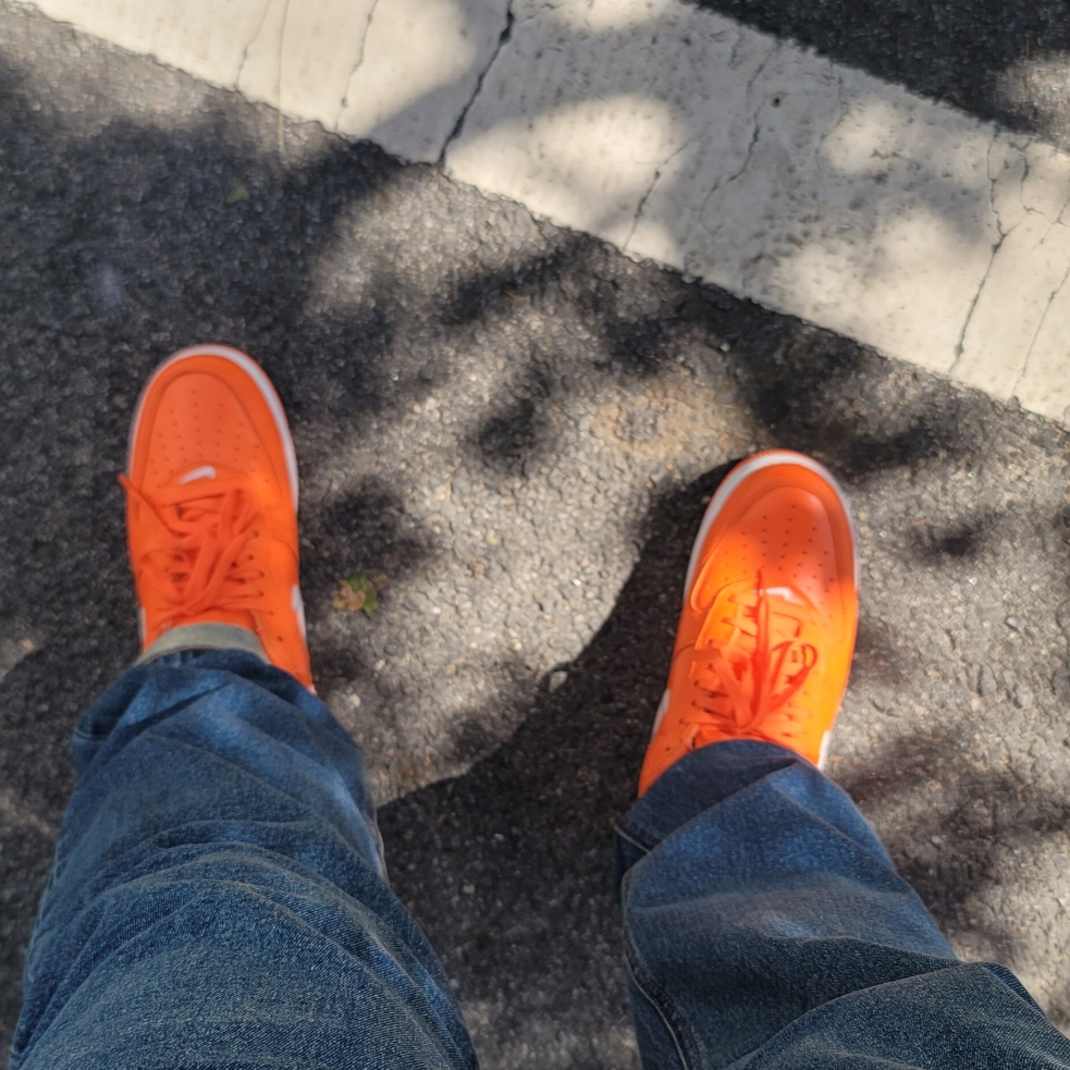 Nike Air Force 1 Low Retro Color of The Month Safety Orange 착용 스타일